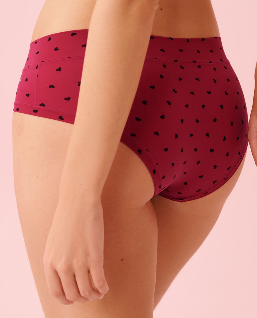 Mannequin de dos portant une culotte rouge