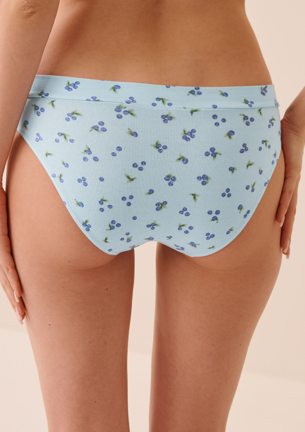 Model wearing white and pink panties with small bows and bear prints.