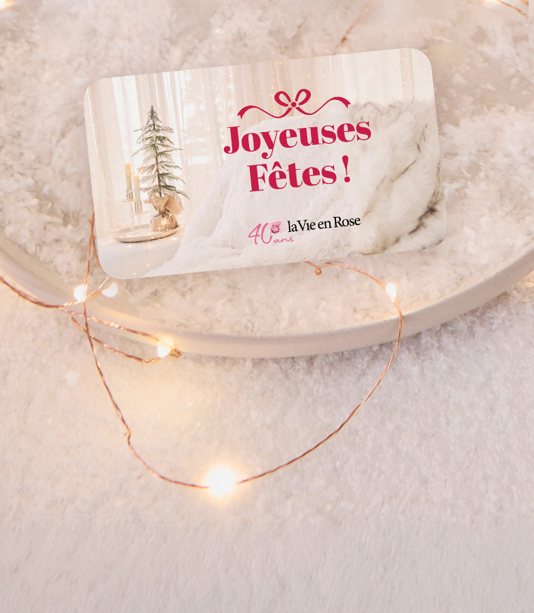 GIF montrant des cartes cadeaux La Vie en Rose s’empilant sur fond de neige et lumières festives