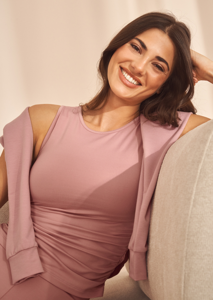 Mannequin portant une camisole et un short biker roses pâles