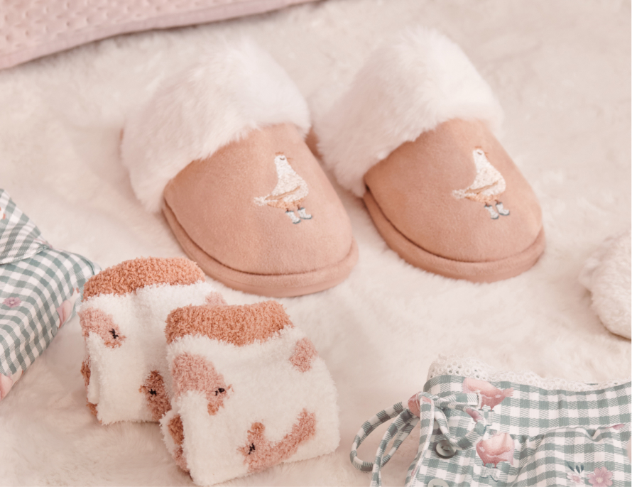 Chicken-themed accessory set