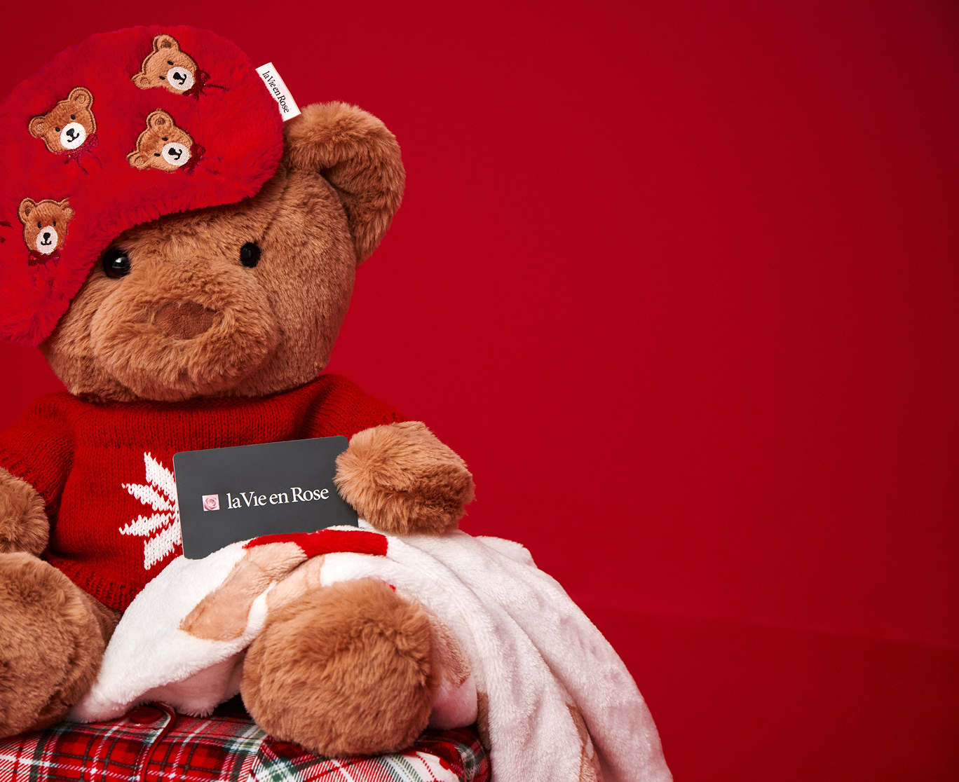 Teddy bear holding a gift card
