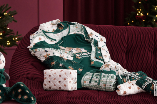 Ensemble de pyjamas dans les teintes blanches et vertes