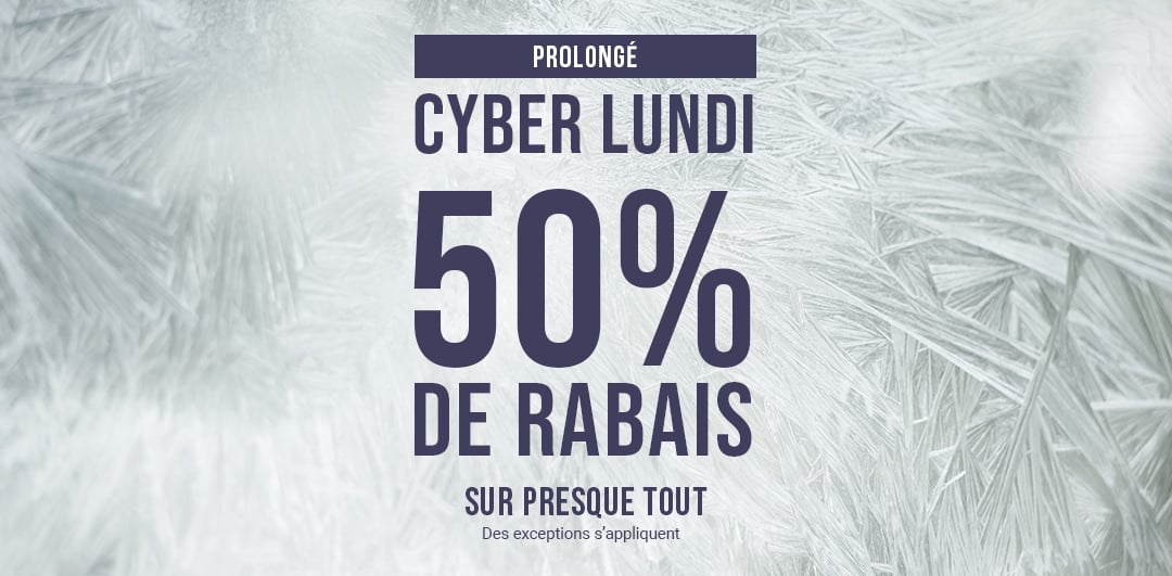 Robes de chambre en peluche aux tons doux, pliées ou nouées.