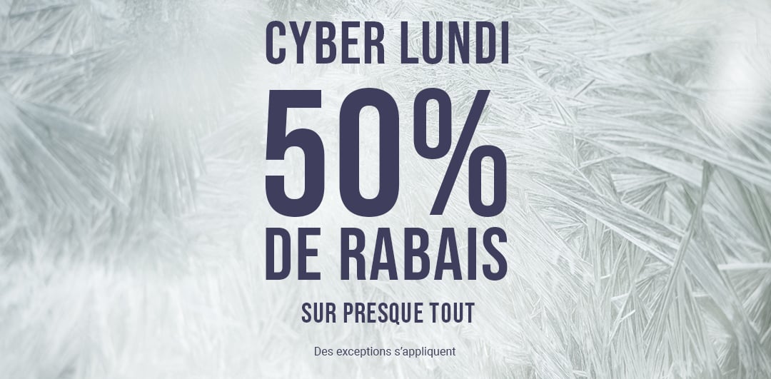 Robes de chambre en peluche aux tons doux, pliées ou nouées.