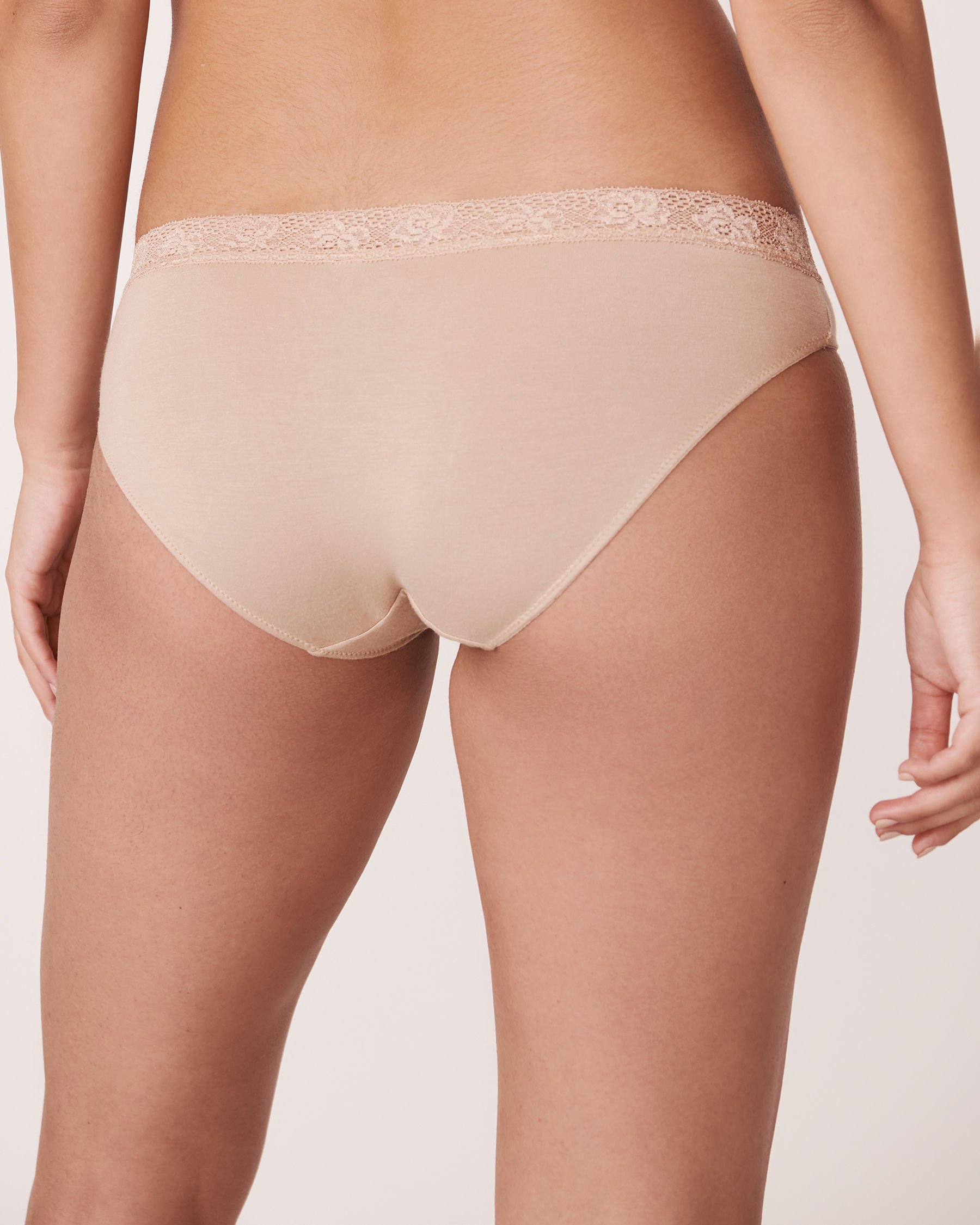 LA VIE EN ROSE Culotte bikini jersey doux et bande de dentelle Latte 845-212-0-00 - Voir2