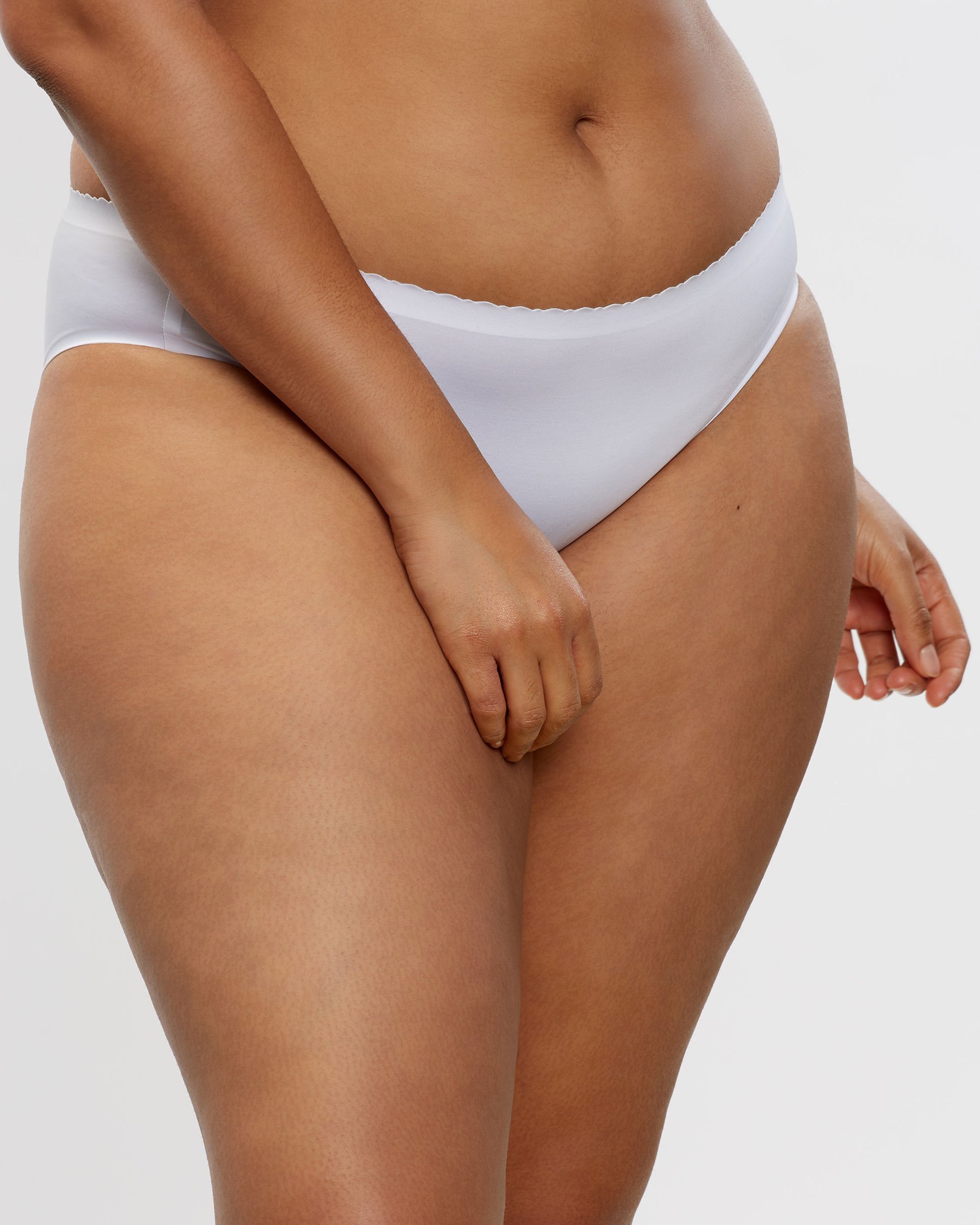 LA VIE EN ROSE Seamless Bikini Panty White 712-122-0-00 - View1