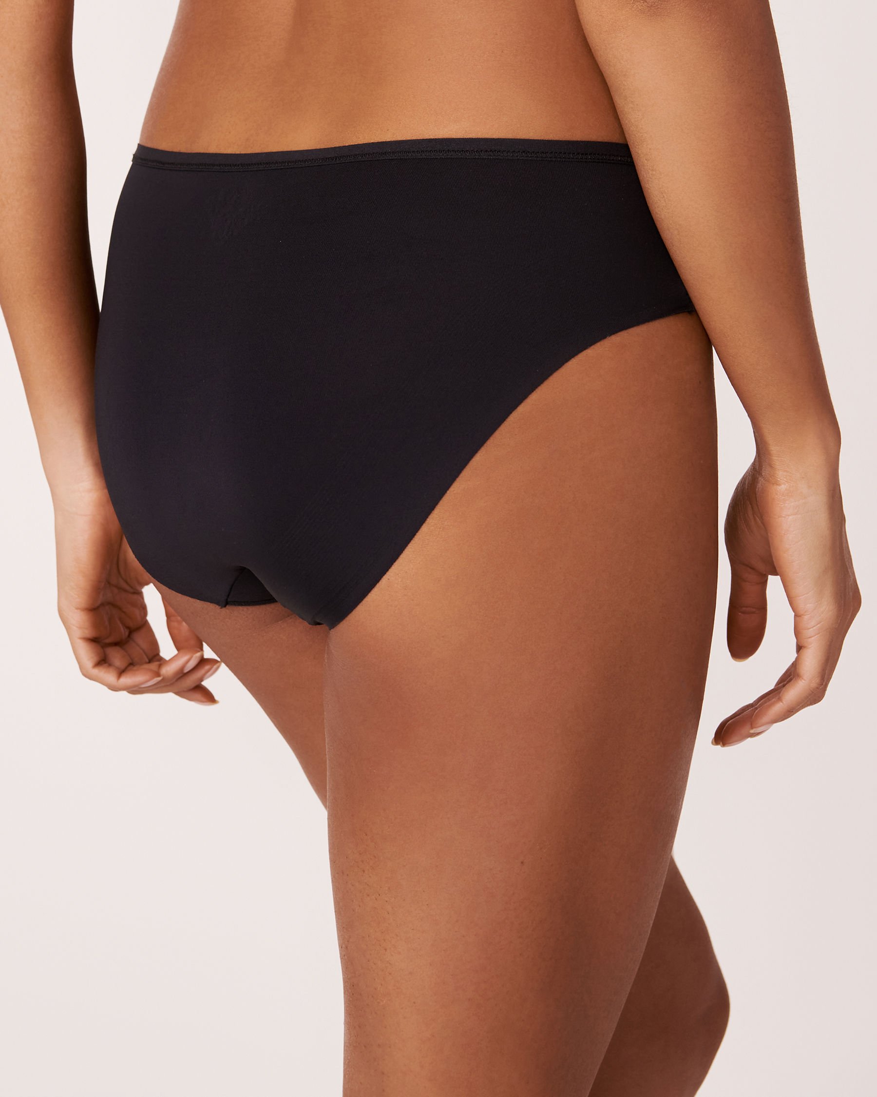 LA VIE EN ROSE Microfiber Sleek Back Bikini Panty Black 169-122-0-00 - View3