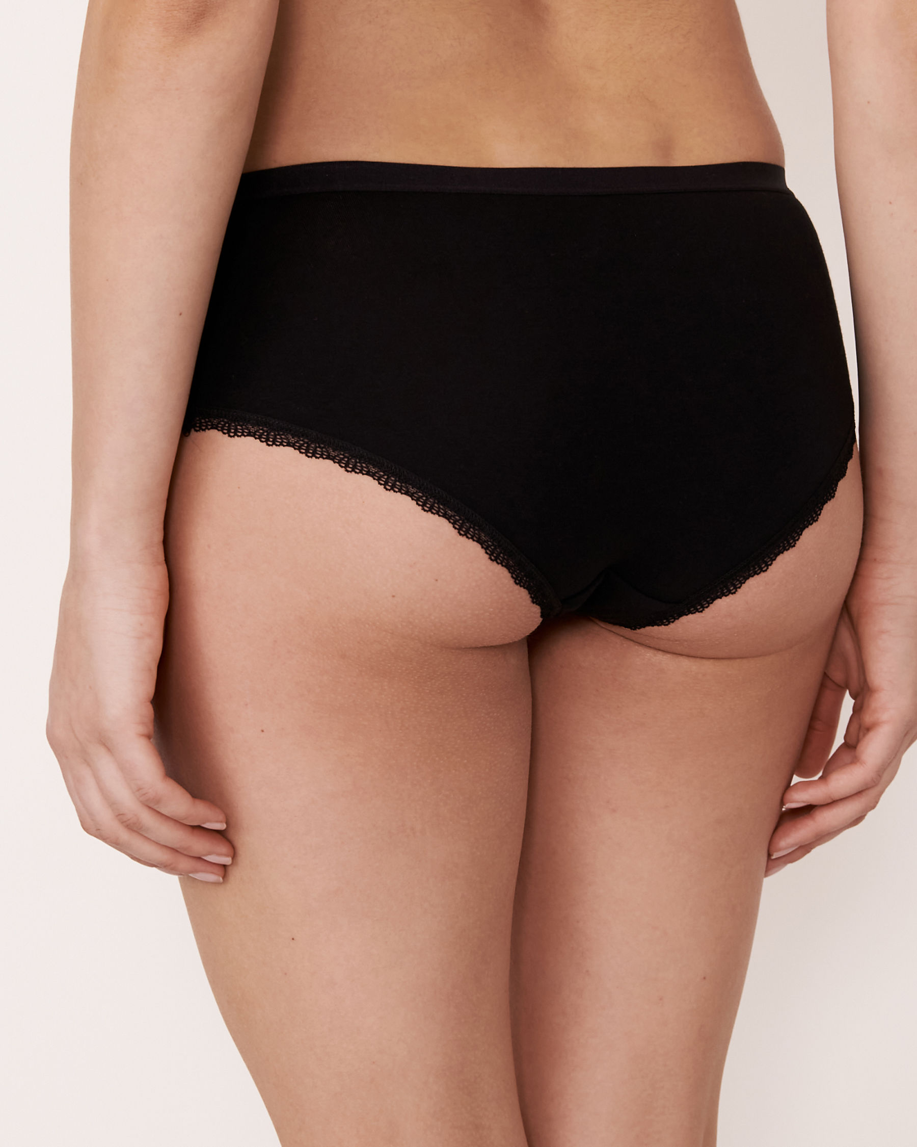 LA VIE EN ROSE Cotton and Scalloped Trim Hiphugger Panty Black 530-213-0-00 - View2