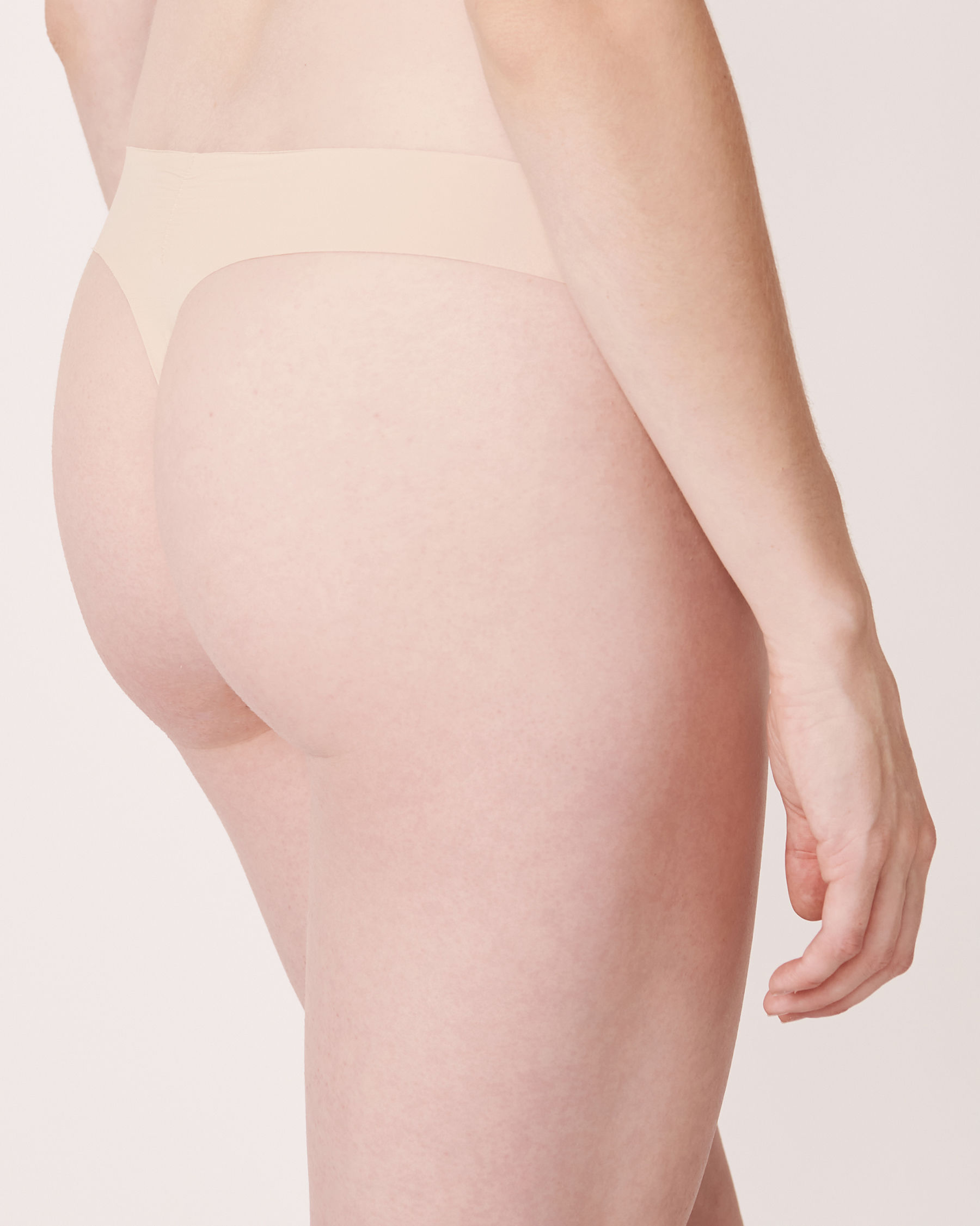 LA VIE EN ROSE Microfiber Invisible Thong Panty Champagne 619-221-0-00 - View2