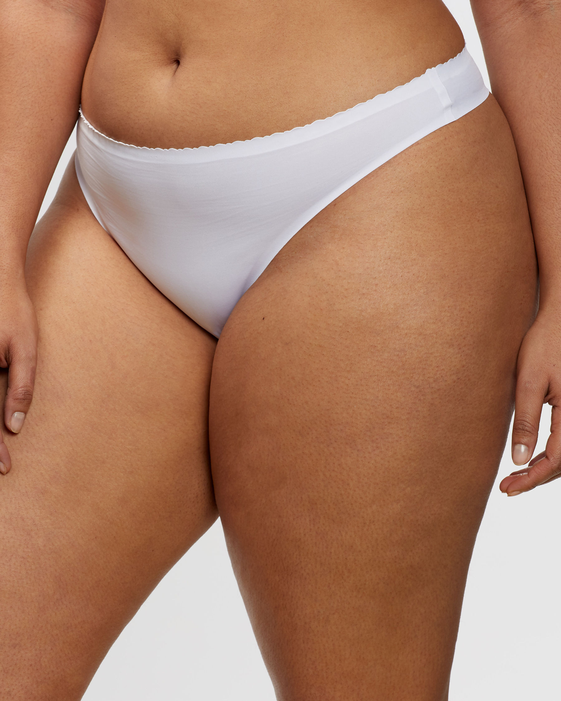 LA VIE EN ROSE Seamless Thong Panty White 712-121-0-00 - View1