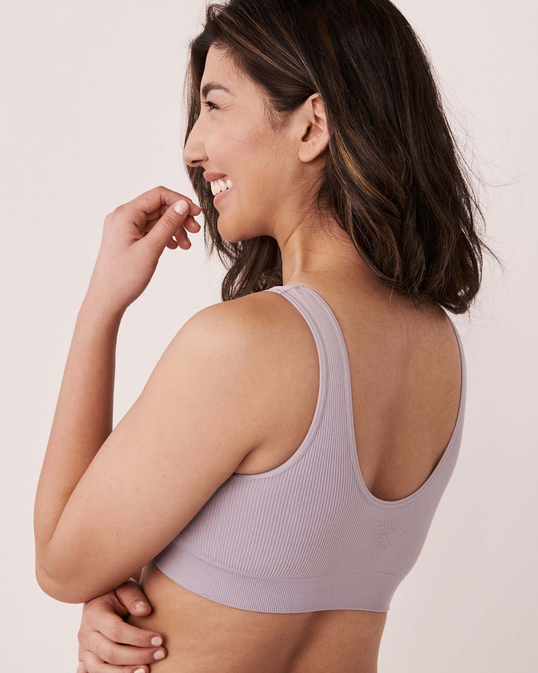 LA VIE EN ROSE Low Impact Seamless Sports Bra Charcoal 10200167 - View2