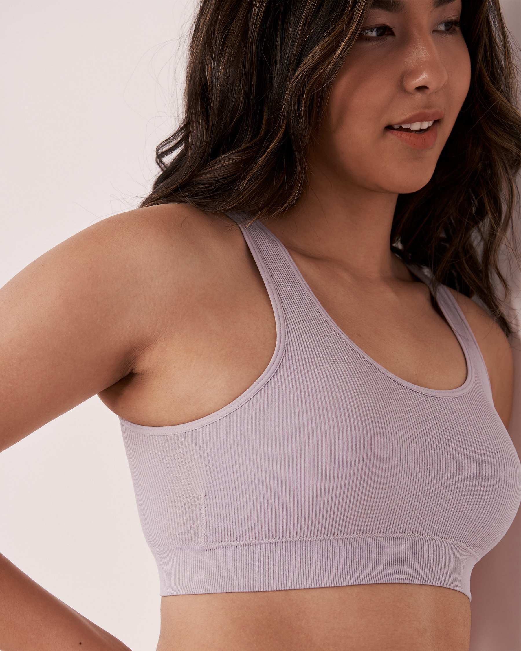 LA VIE EN ROSE Low Impact Seamless Sports Bra Charcoal 10200167 - View3