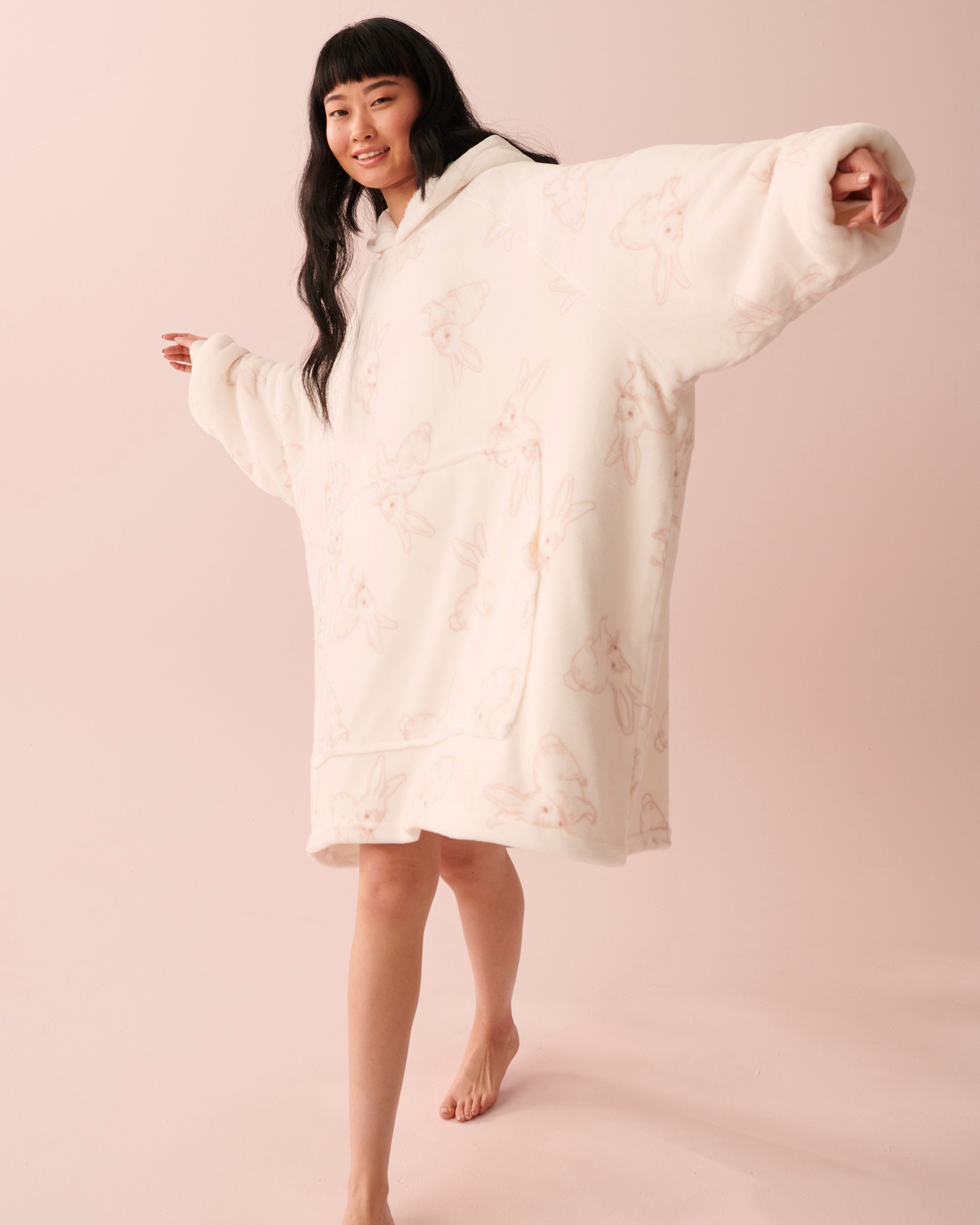 LA VIE EN ROSE Soft Plush Oversized Hoodie Little bunny 40700272 - View4