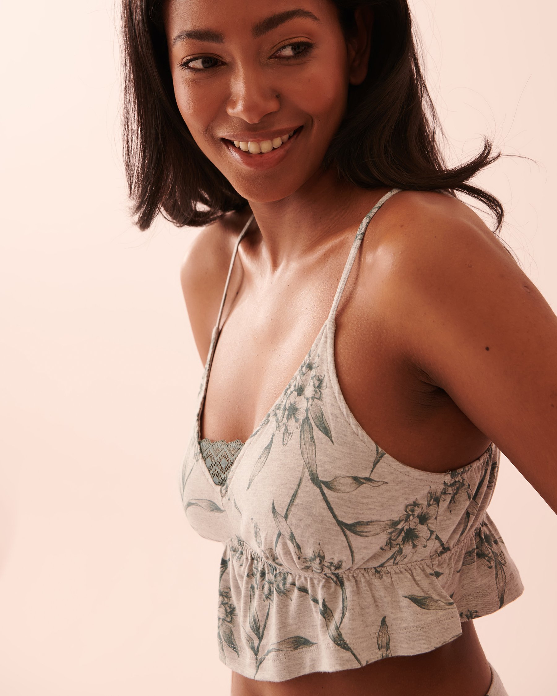 LA VIE EN ROSE Cami courte en bambou détails en dentelle Fleurs bleues 40100472 - View4
