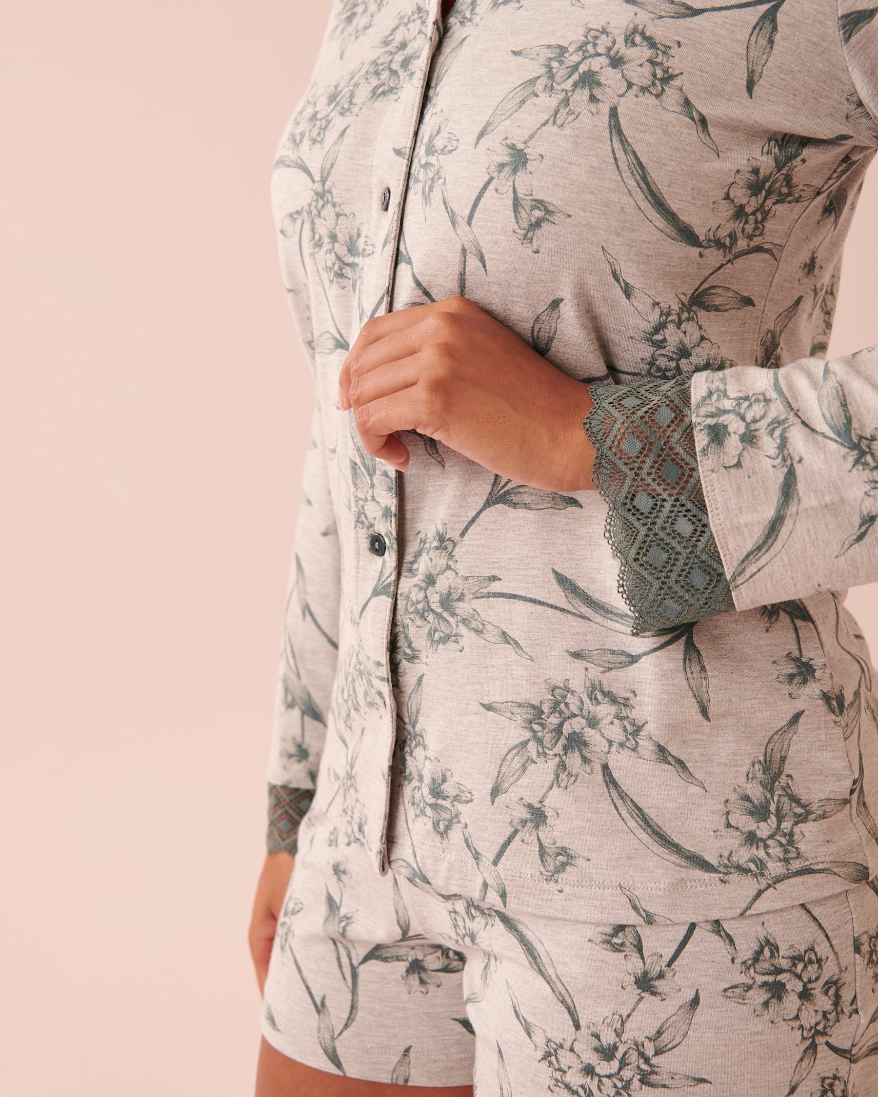 LA VIE EN ROSE Bamboo Lace Detail Button-down Shirt Blue blossoms 40100473 - View3