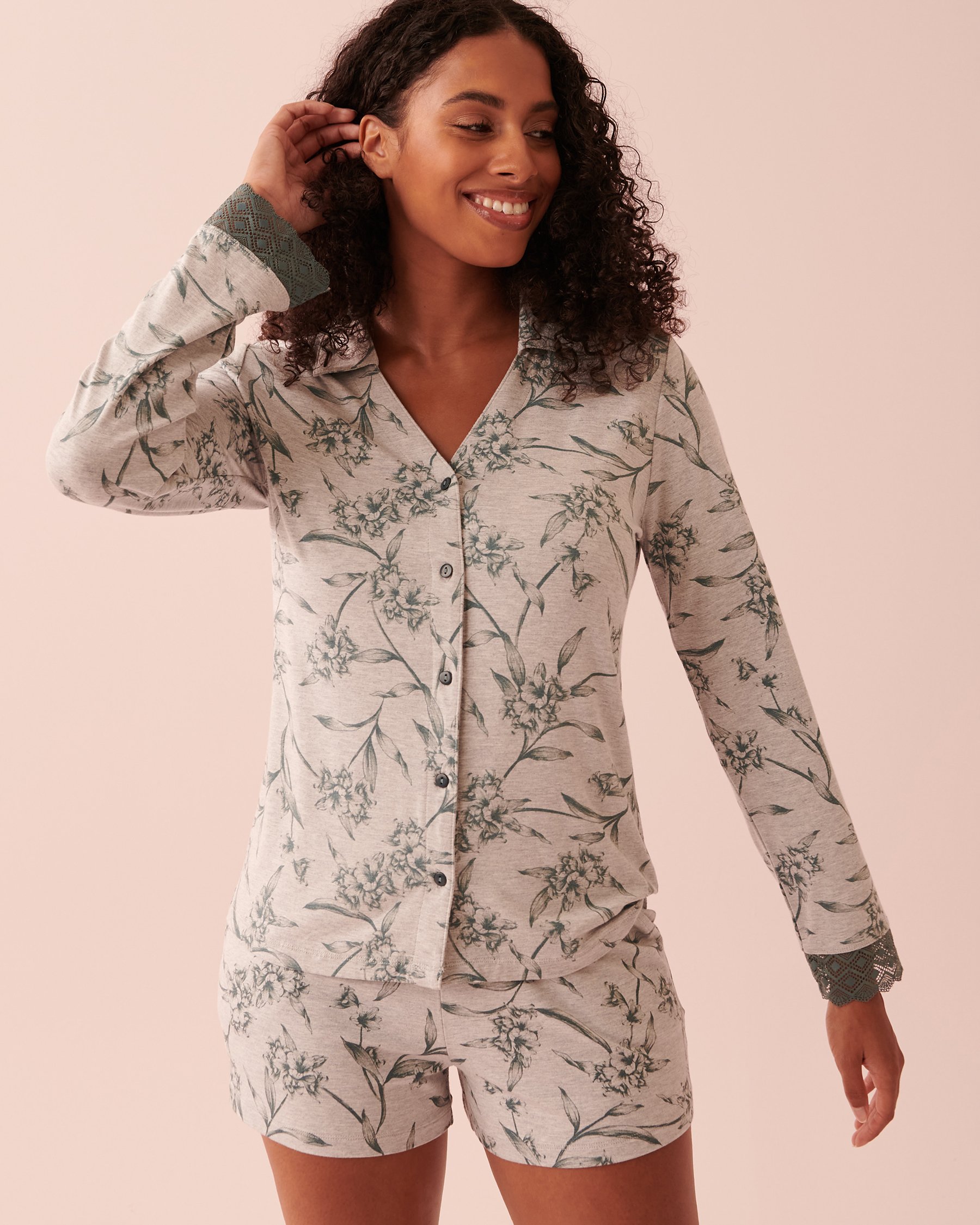 LA VIE EN ROSE Chemisier manches longues en bambou détails en dentelle Fleurs bleues 40100473 - View1