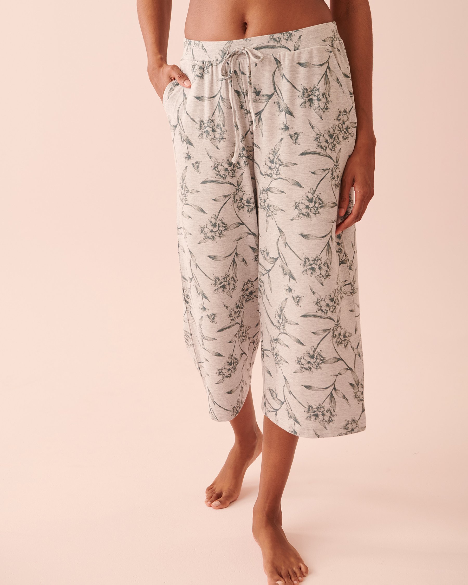 LA VIE EN ROSE Bamboo Wide Leg Capri Blue blossoms 40200466 - View1