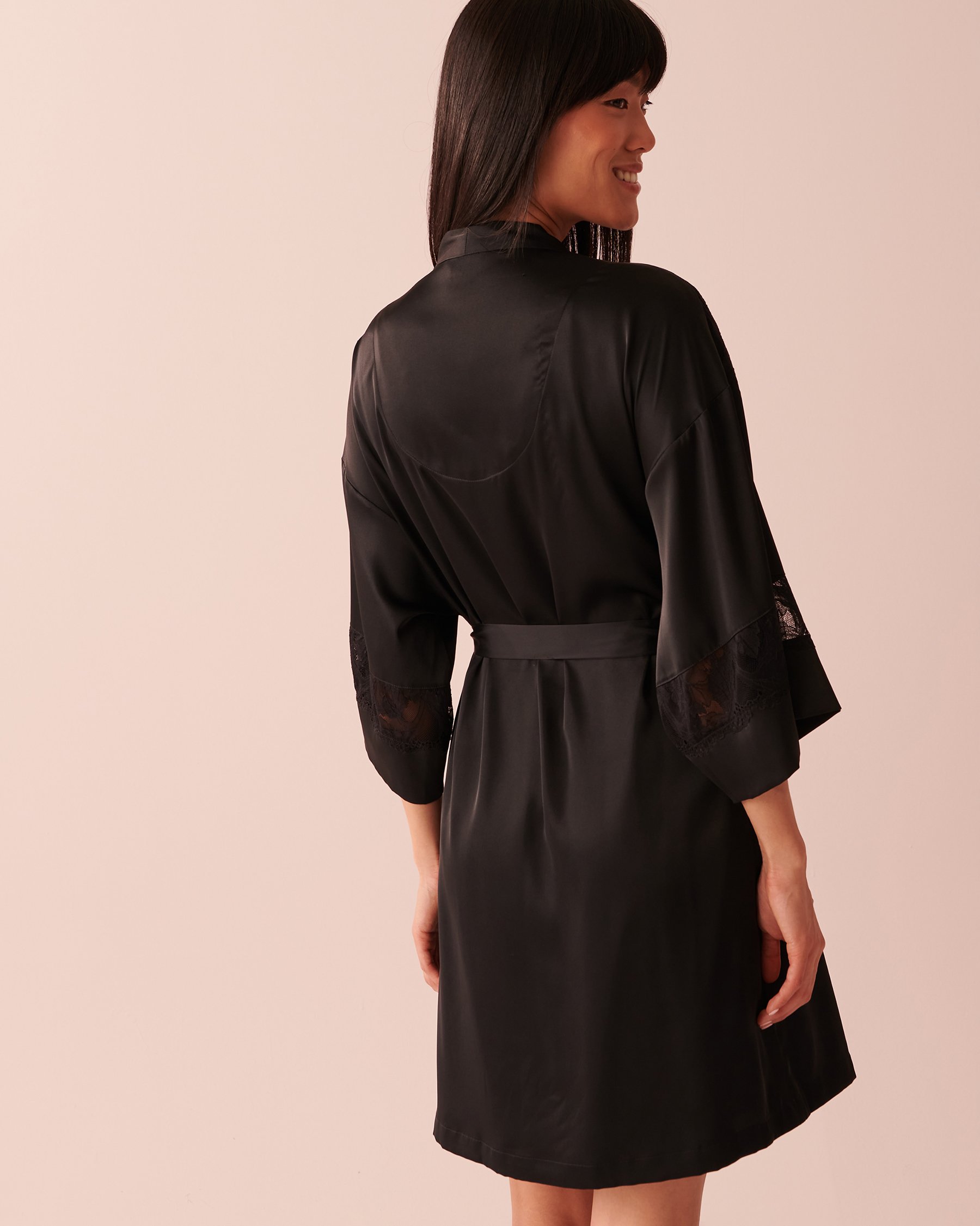 LA VIE EN ROSE Lace Detail Satin Kimono Black 60600053 - View2