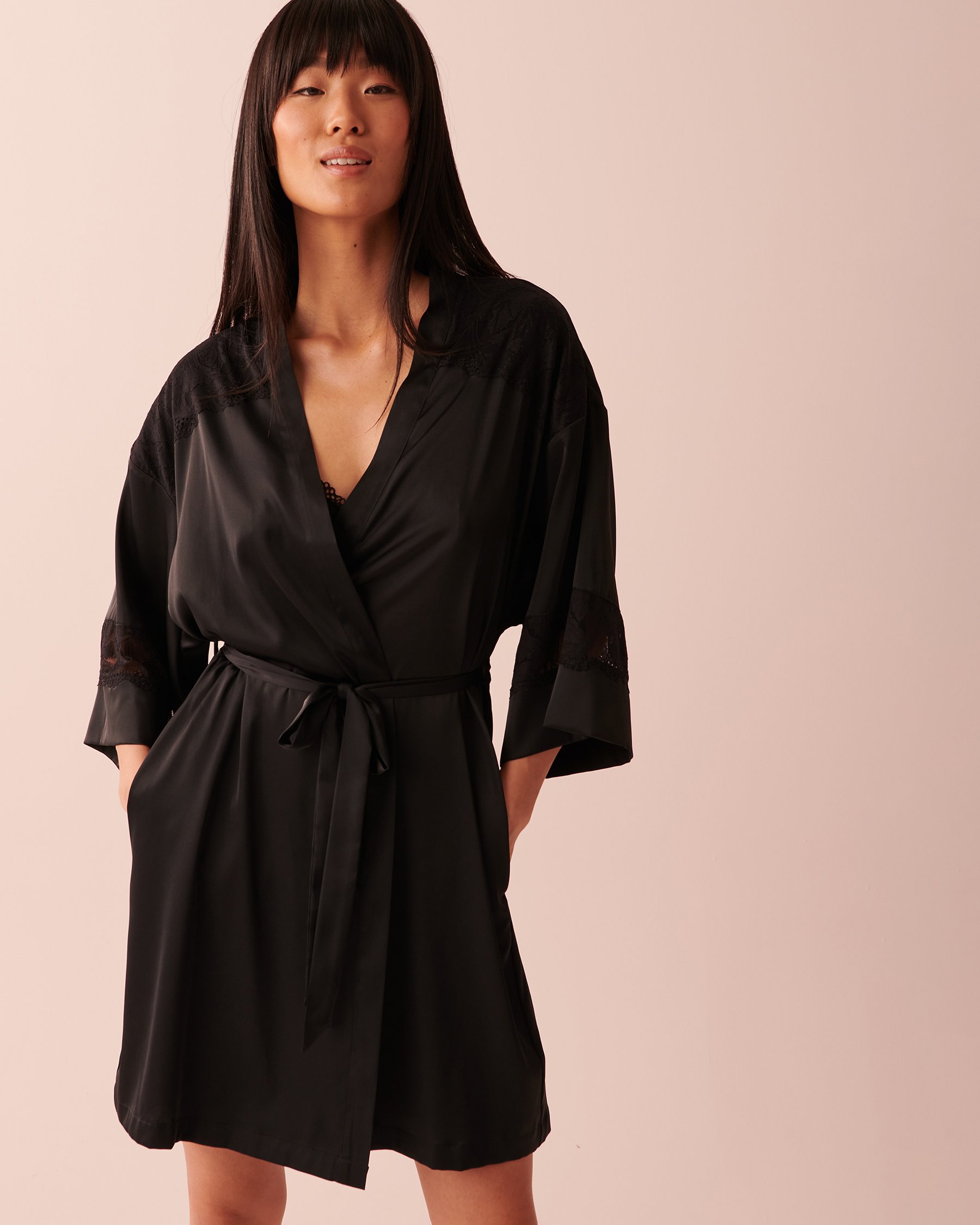 LA VIE EN ROSE Lace Detail Satin Kimono Black 60600053 - View3