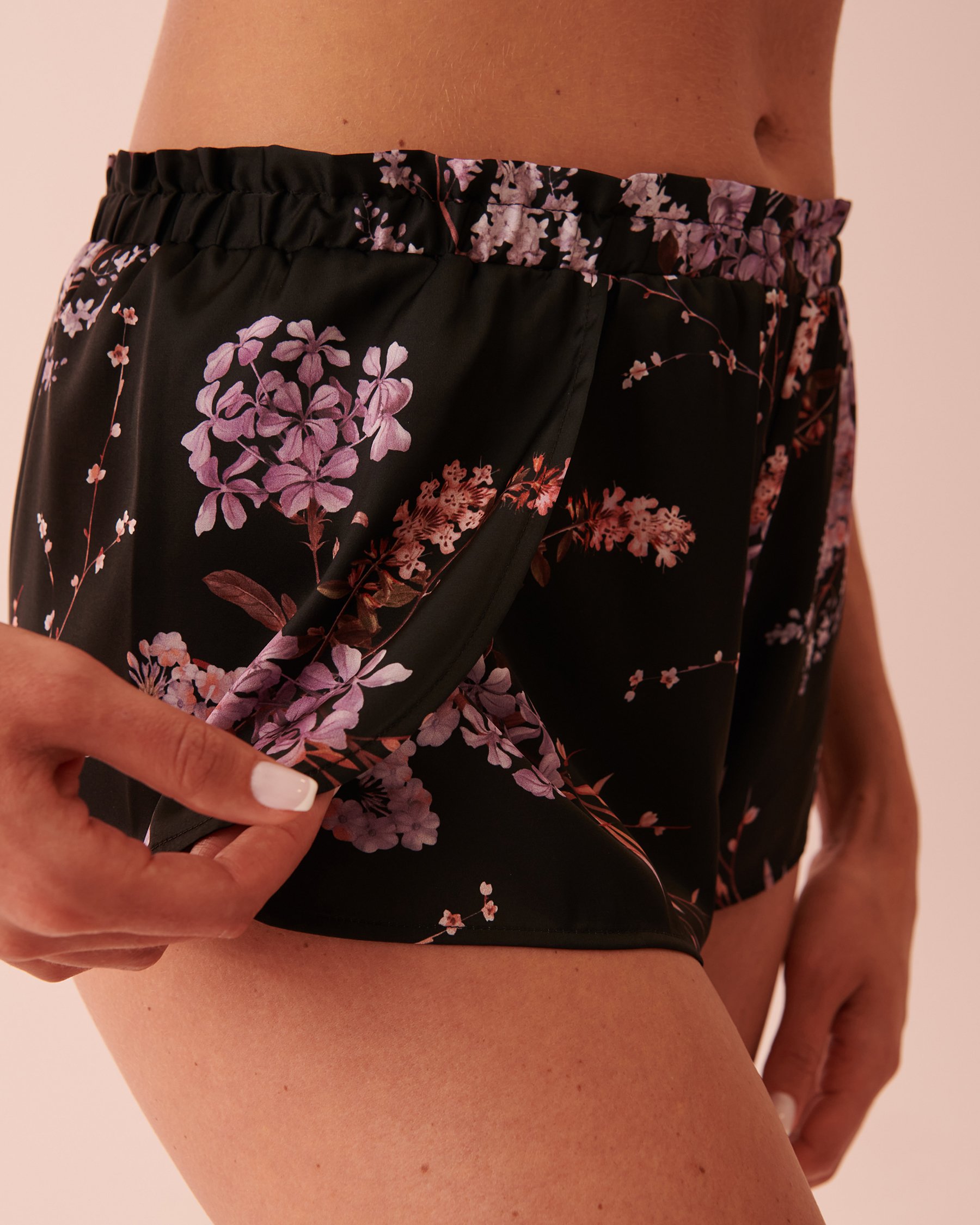 LA VIE EN ROSE Satin Shorts Dawn forest 60200070 - View3