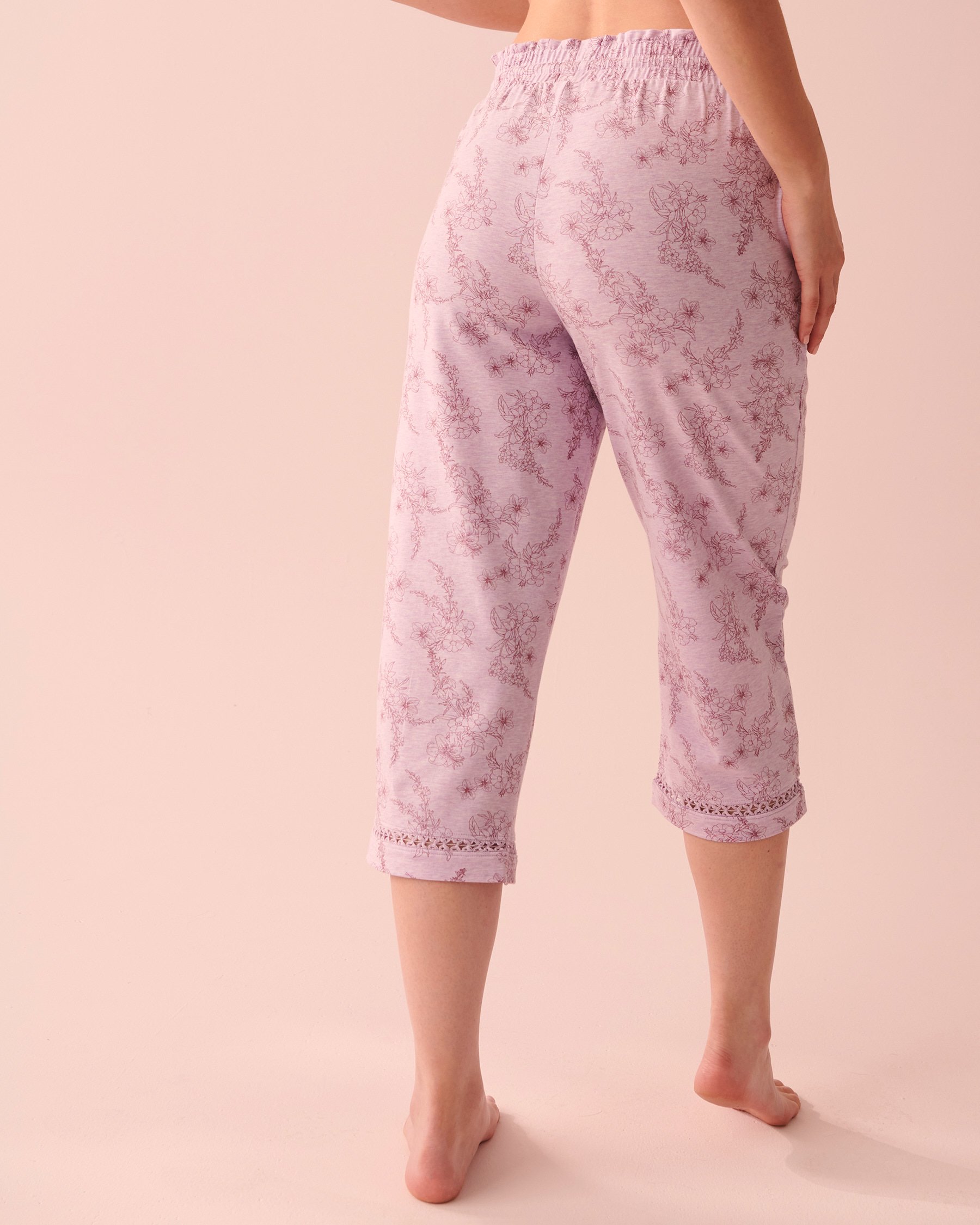 LA VIE EN ROSE Crochet Trim Straight Leg Capri Lavender bloom 40200443 - View2