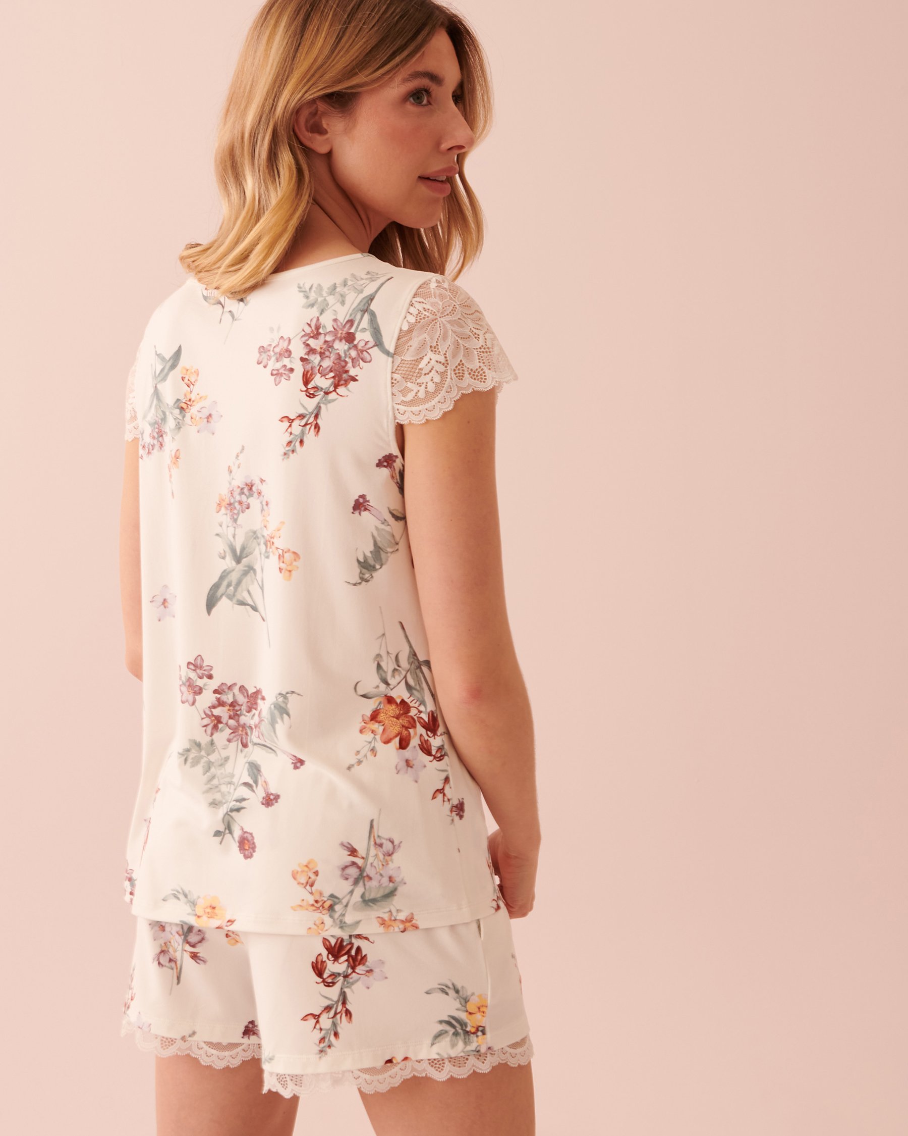 LA VIE EN ROSE Super Soft Lace Neckline and Cap Sleeve T-shirt Bucolic bouquet 40100465 - View2