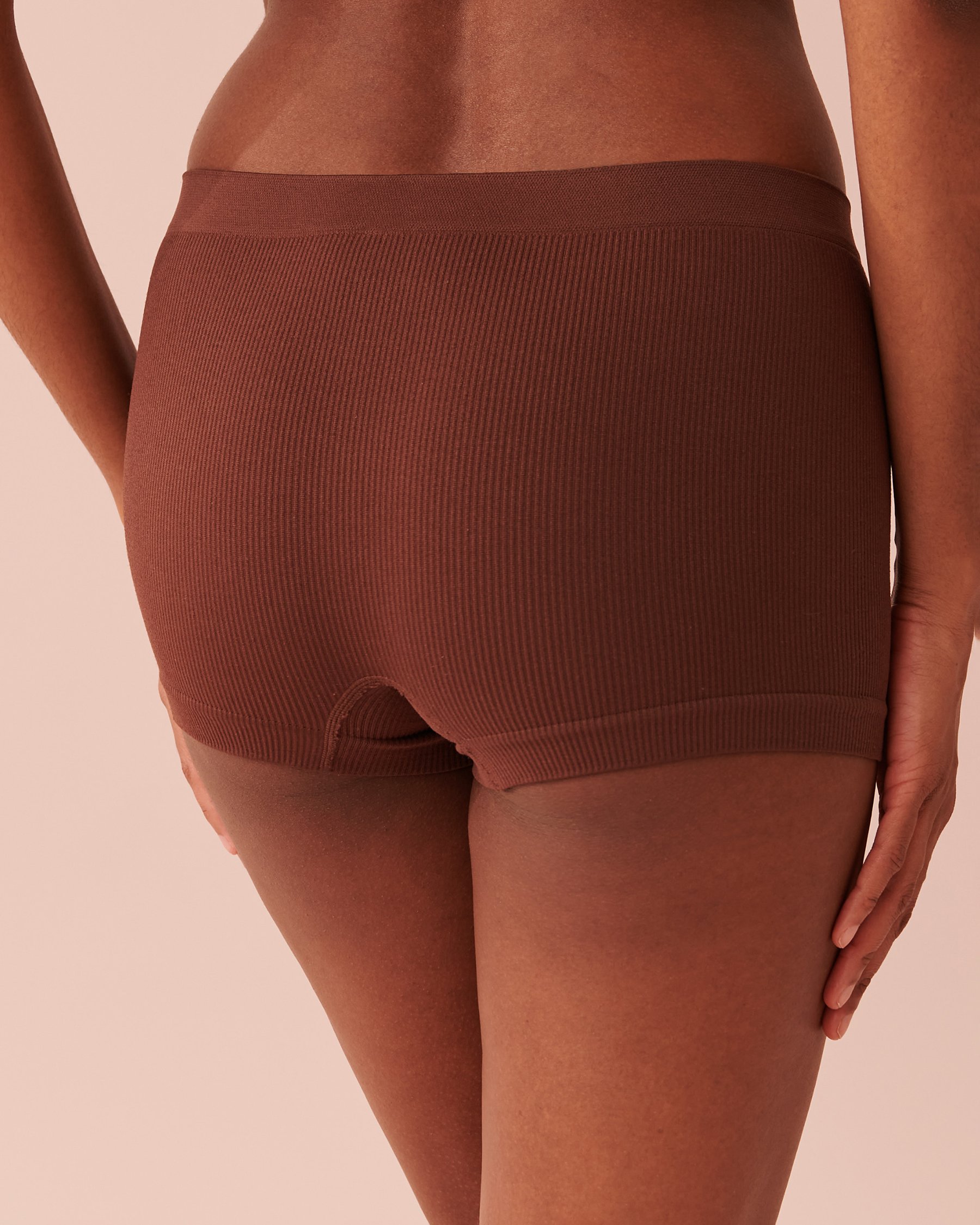 LA VIE EN ROSE Seamless Fabric Ribbed Boyleg Panty Smooth coffee 20300224 - View2