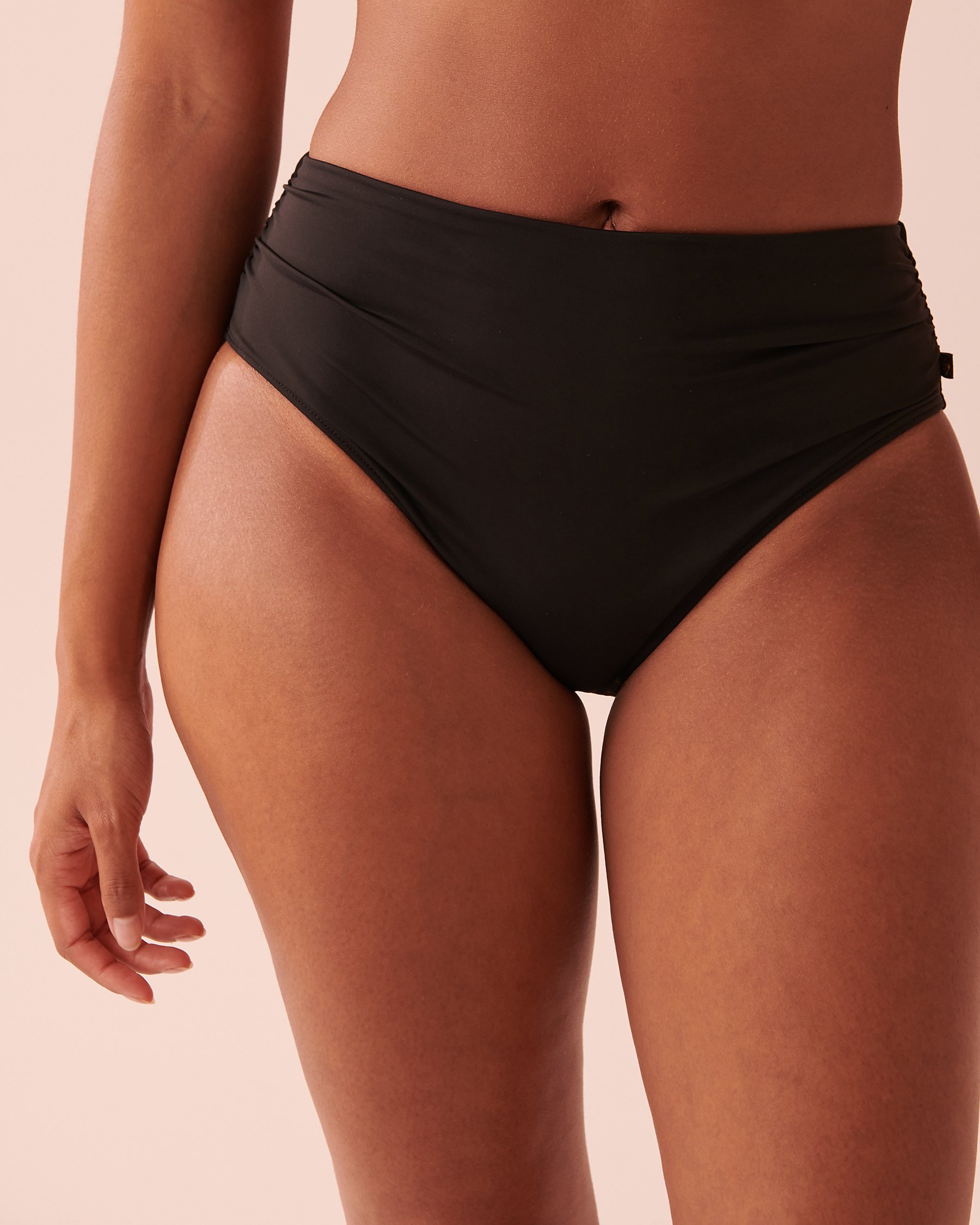 LA VIE EN ROSE AQUA SOLID Mid Waist Bikini Bottom Black 70300460 - View1
