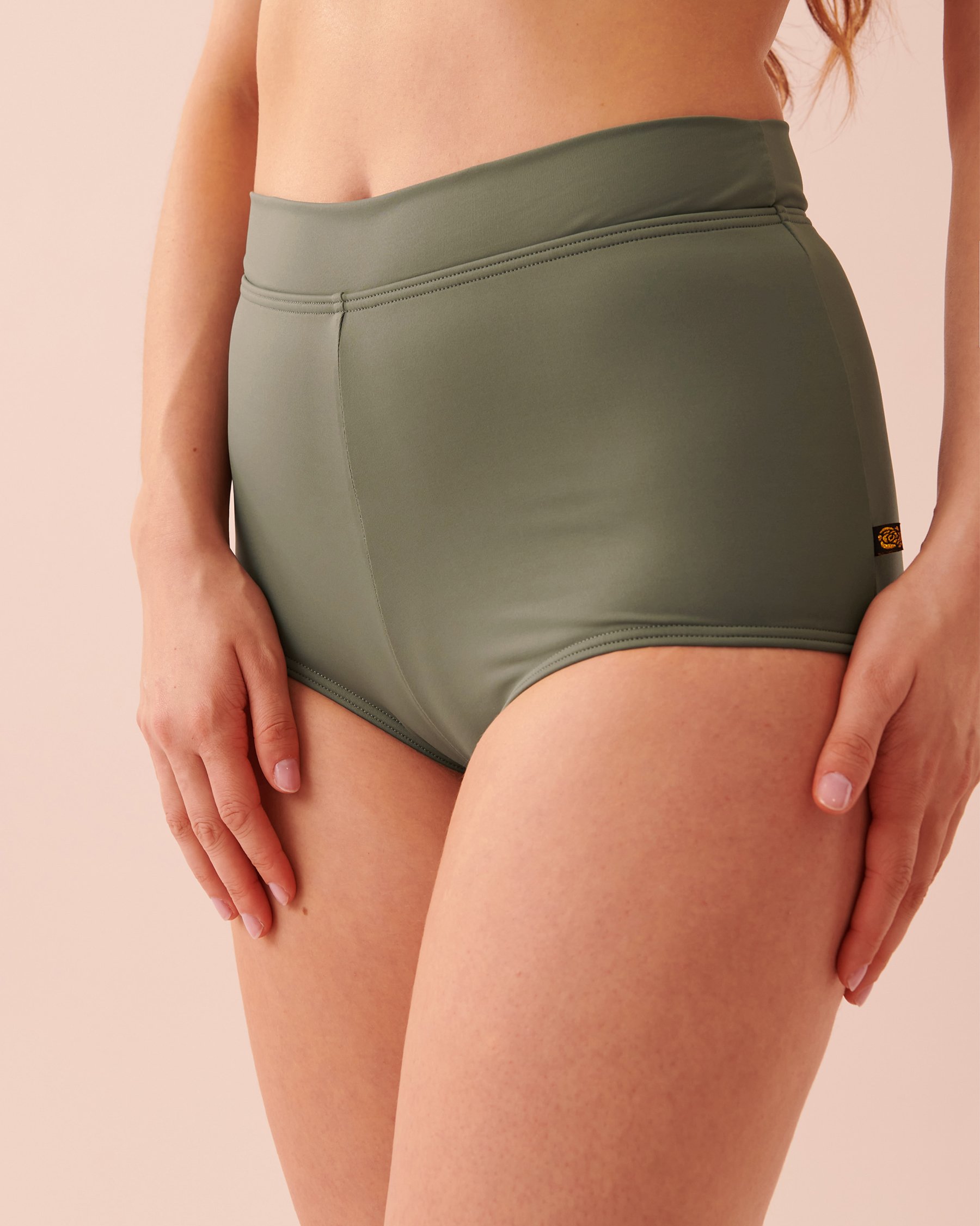 LA VIE EN ROSE AQUA Bas de bikini garçonne en fibres recyclées SOLID Vert agave 70300466 - Voir1