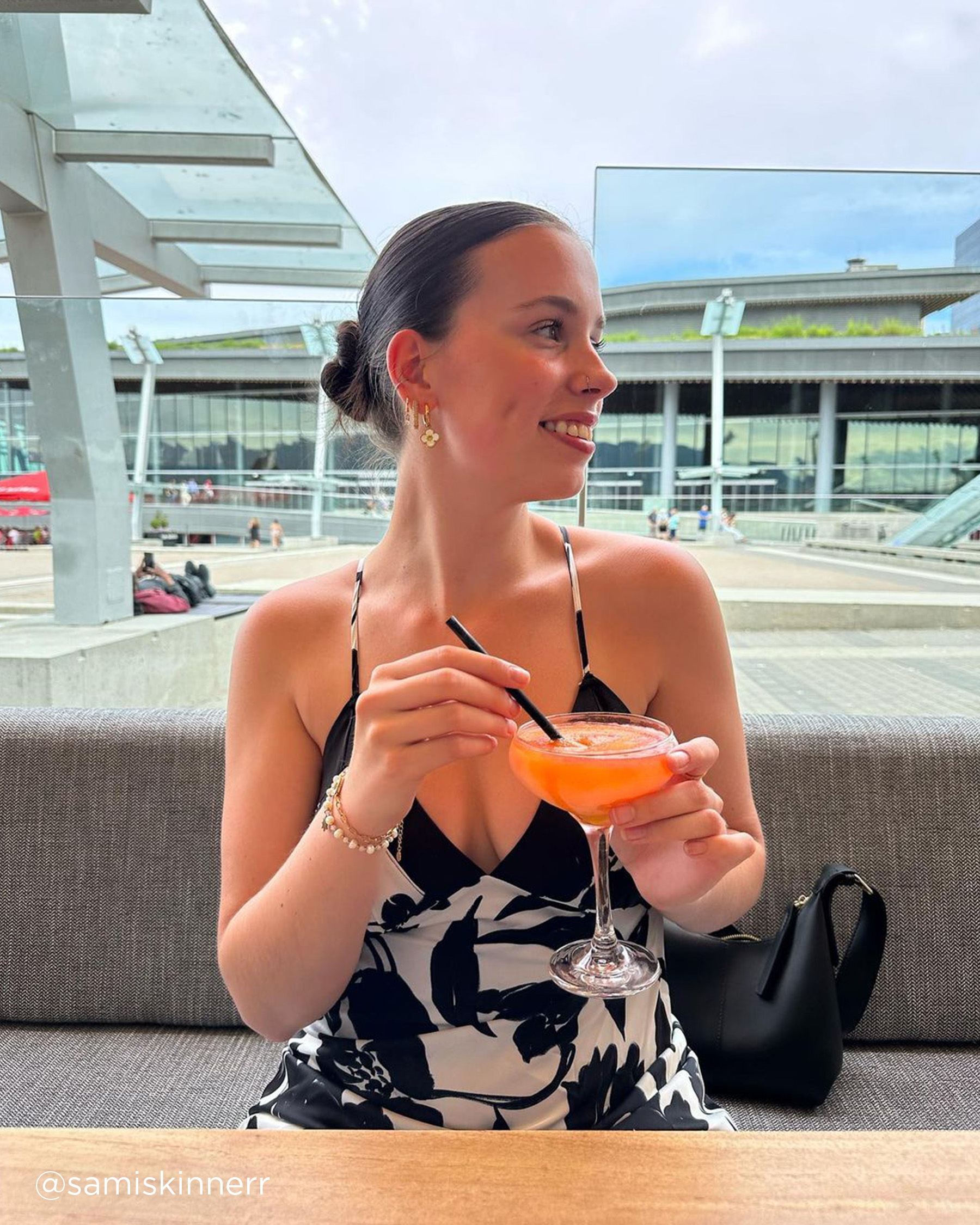 LA VIE EN ROSE Nuisette bretelles minces en satin Floral noir et blanc 60500091 - Voir7