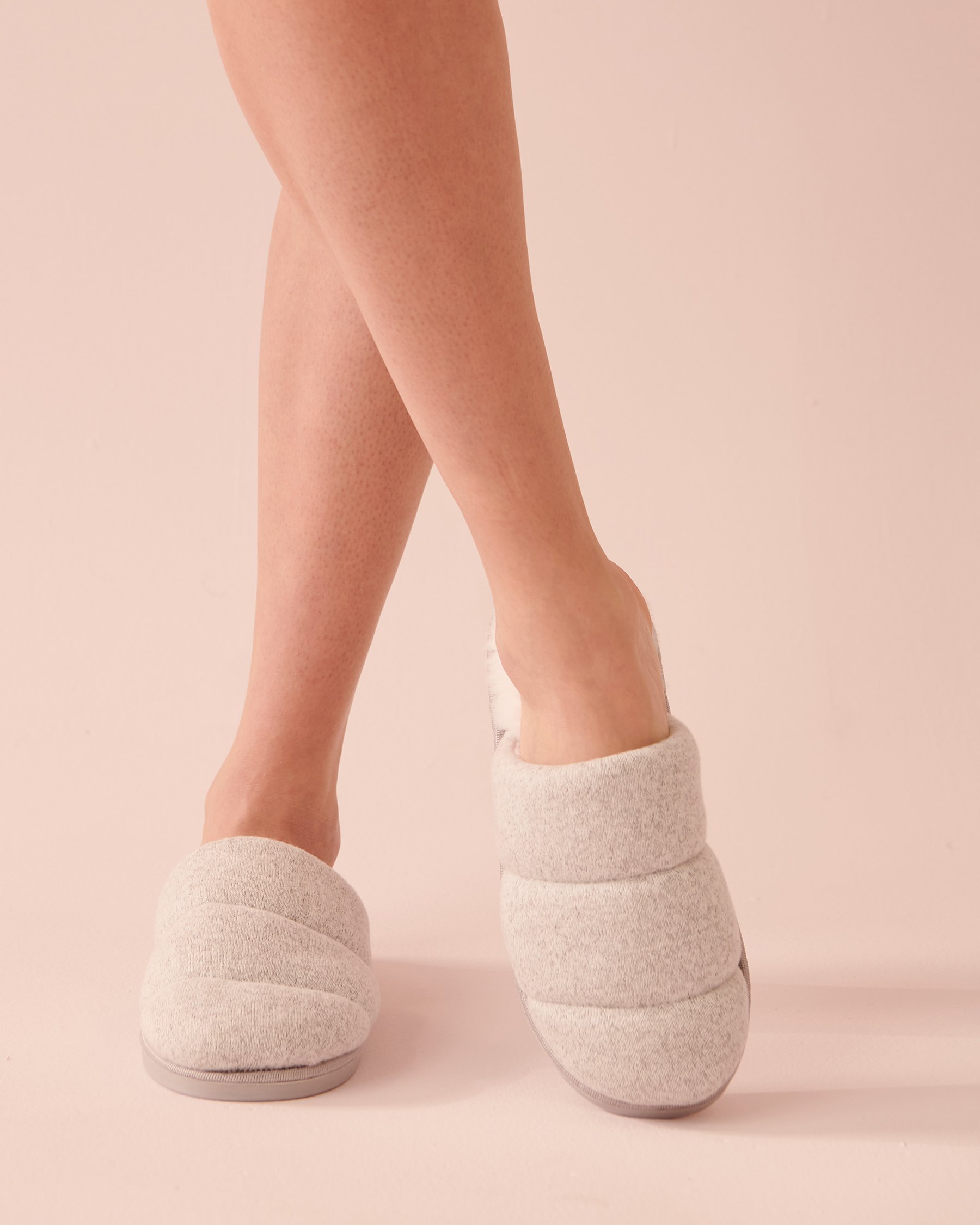 LA VIE EN ROSE Quilted Clog Slippers Dusty grey 40700277 - View1