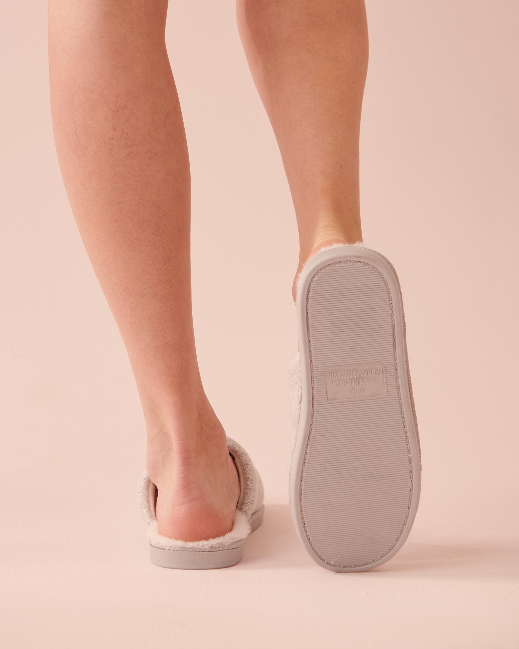 LA VIE EN ROSE Quilted Clog Slippers Dusty grey 40700277 - View2