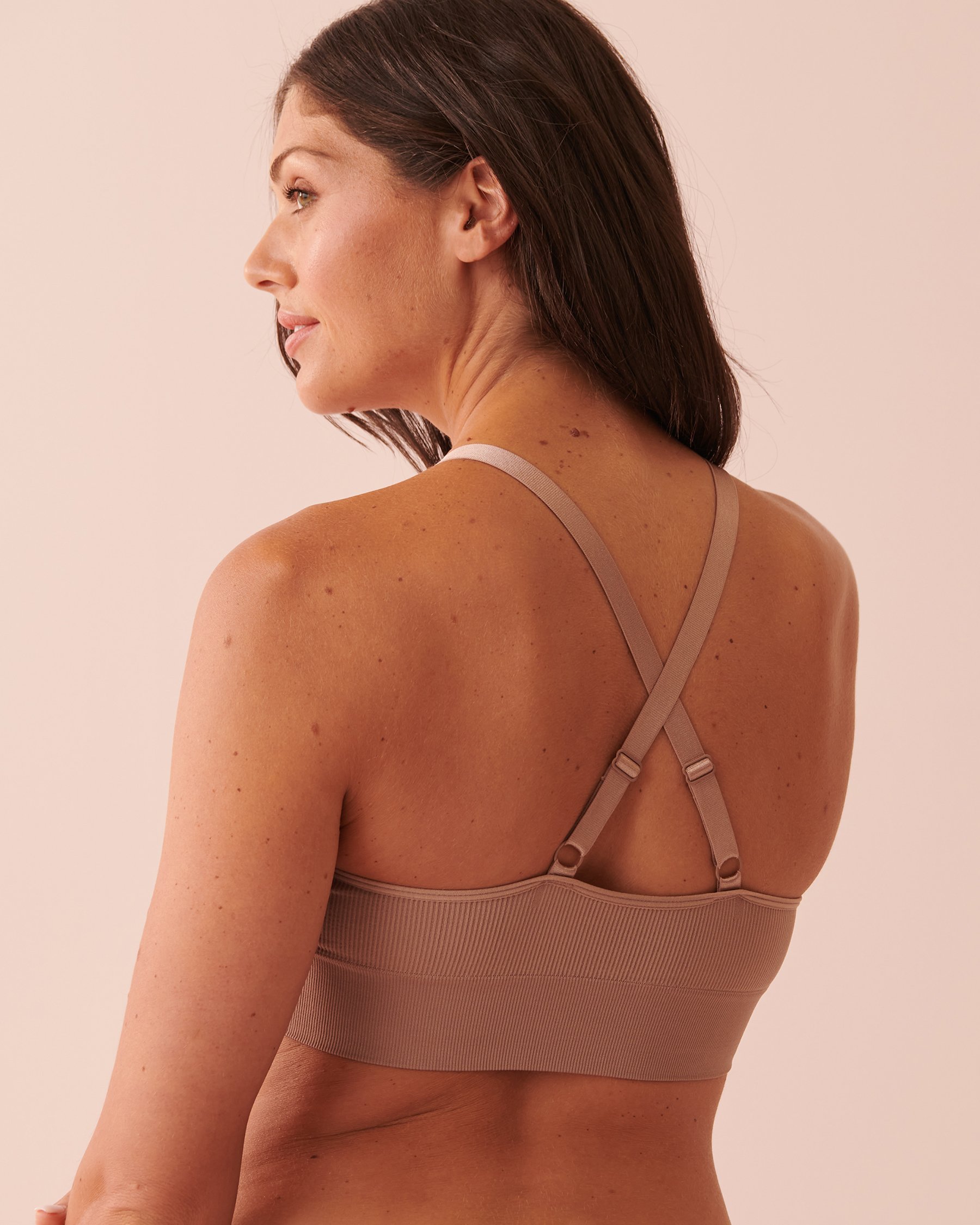 LA VIE EN ROSE Low Impact Crossback Seamless Sports Bra Mocha 10200323 - View2