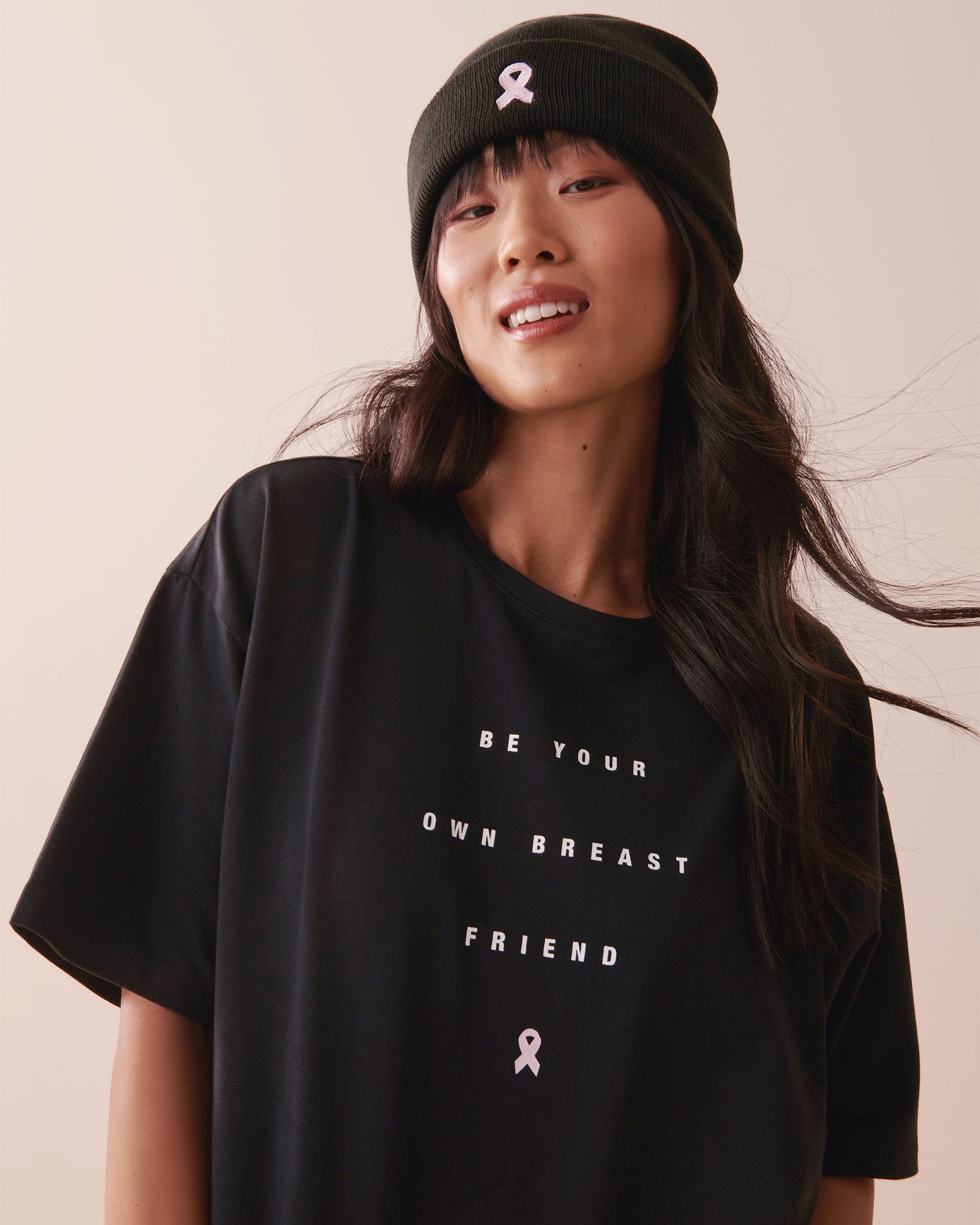 LA VIE EN ROSE Be Your Own Breast Friend Beanie Black 90400010 - View3