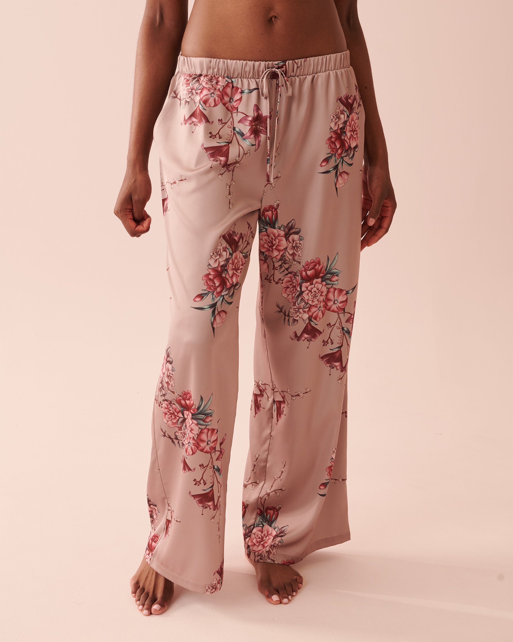 LA VIE EN ROSE Pantalon jambe large en satin Fleurs d'automne 60200074 - Voir1