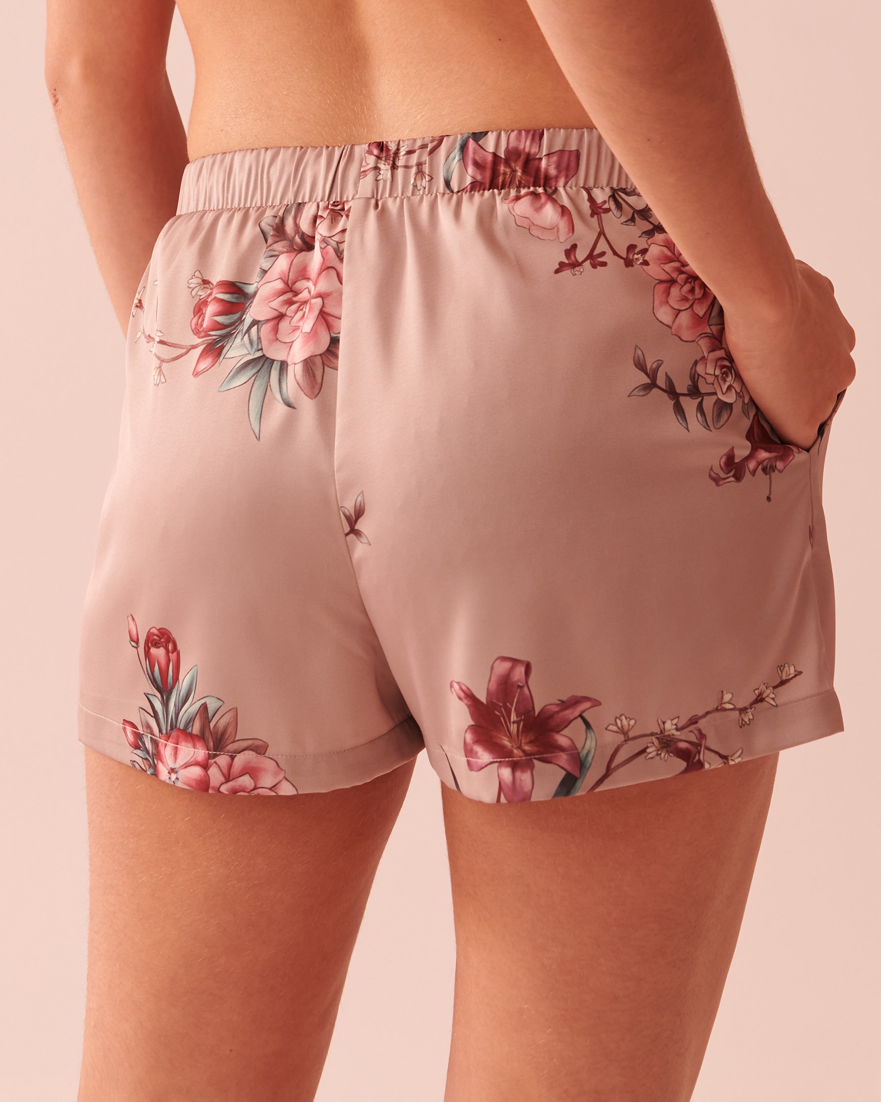 LA VIE EN ROSE Short en satin Fleurs d'automne 60200075 - Voir2