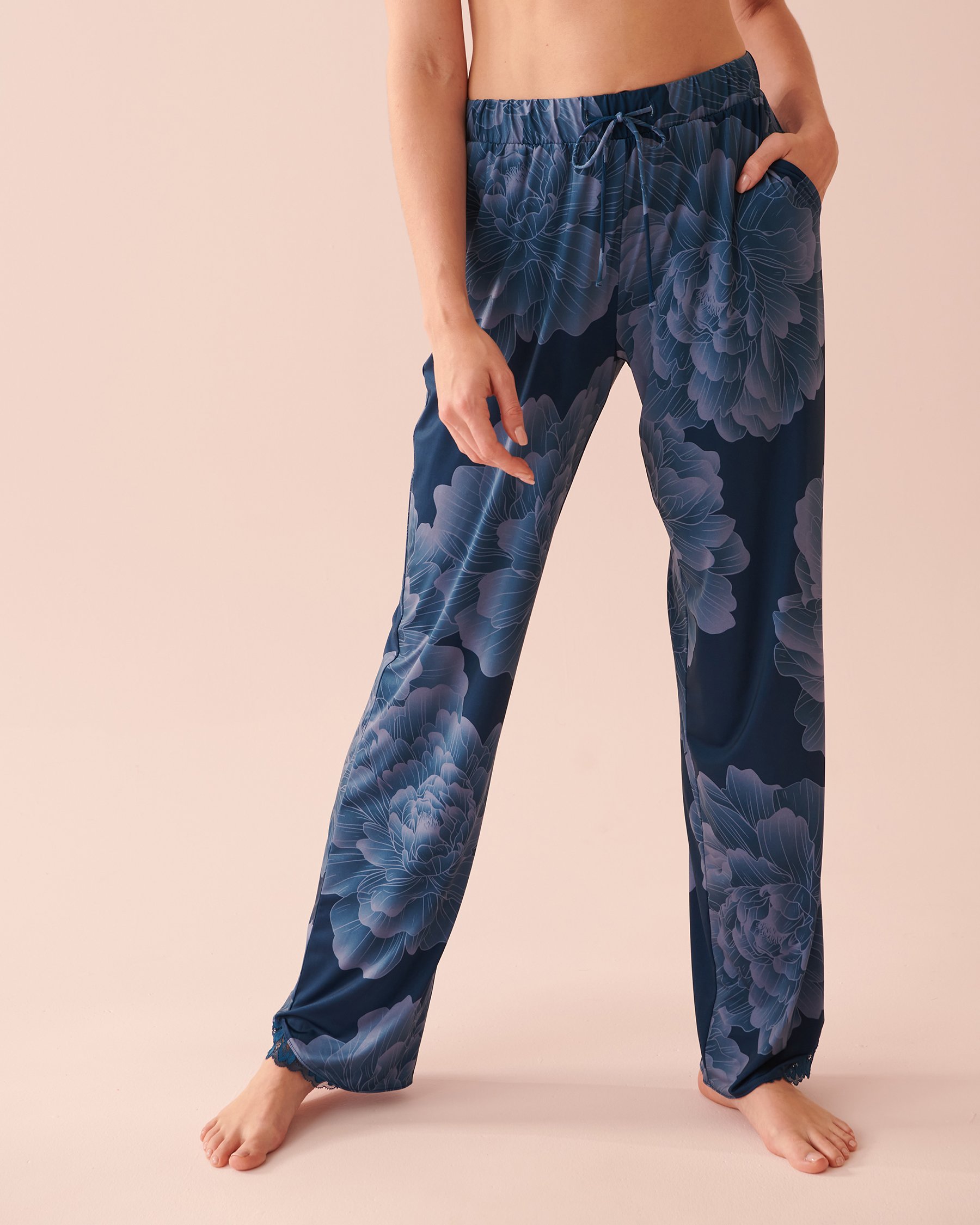 LA VIE EN ROSE Pantalon bordure de dentelle en fibres recyclées Pivoine de minuit 60200076 - Voir1