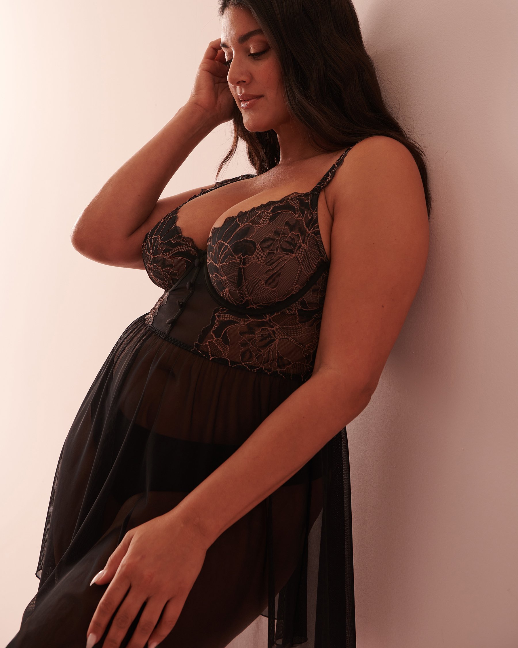 LA VIE EN ROSE Lace and Mesh Nightie Black 60500118 - View6