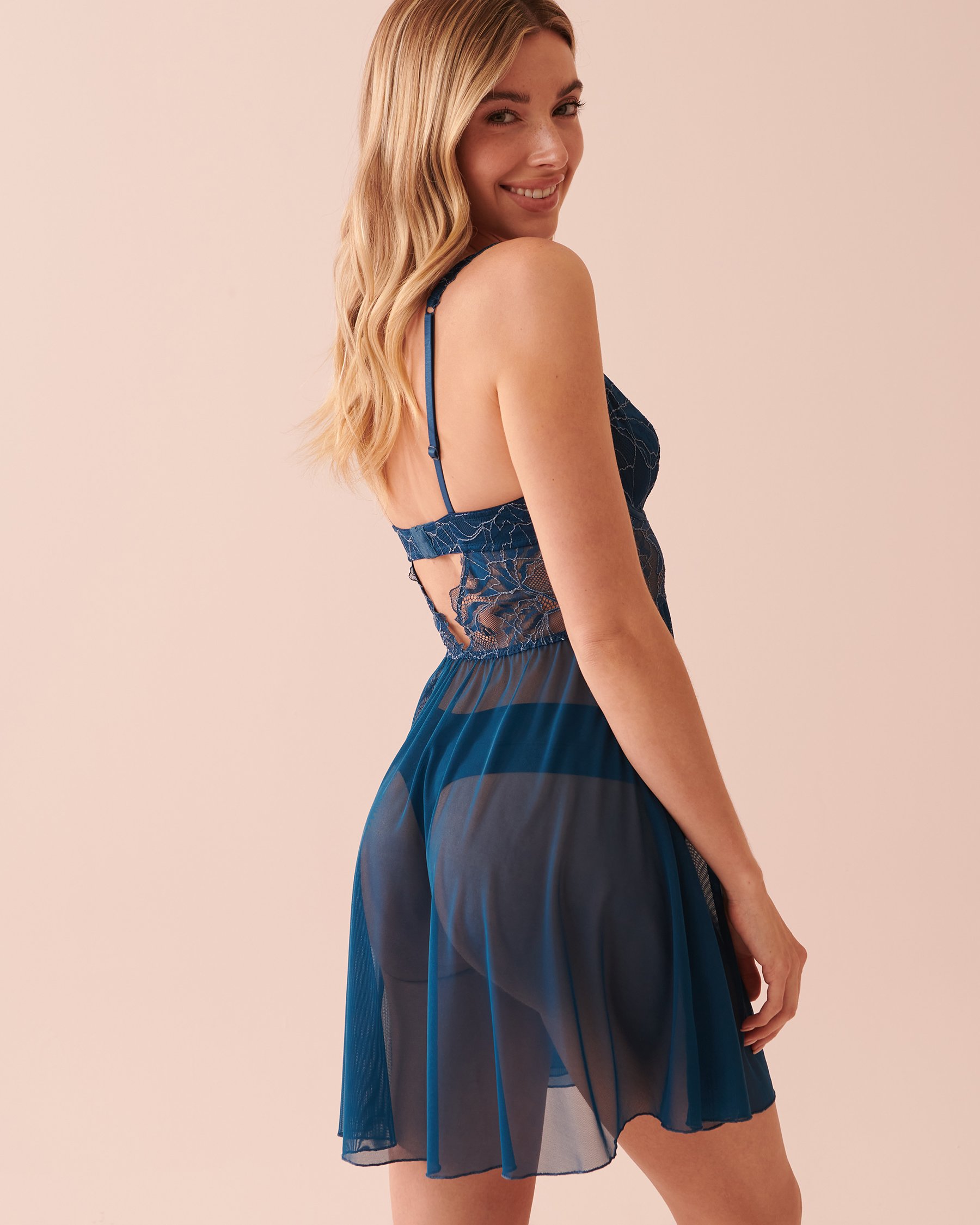 LA VIE EN ROSE Nuisette en dentelle et résille Bleu du crépuscule 60500118 - Voir2