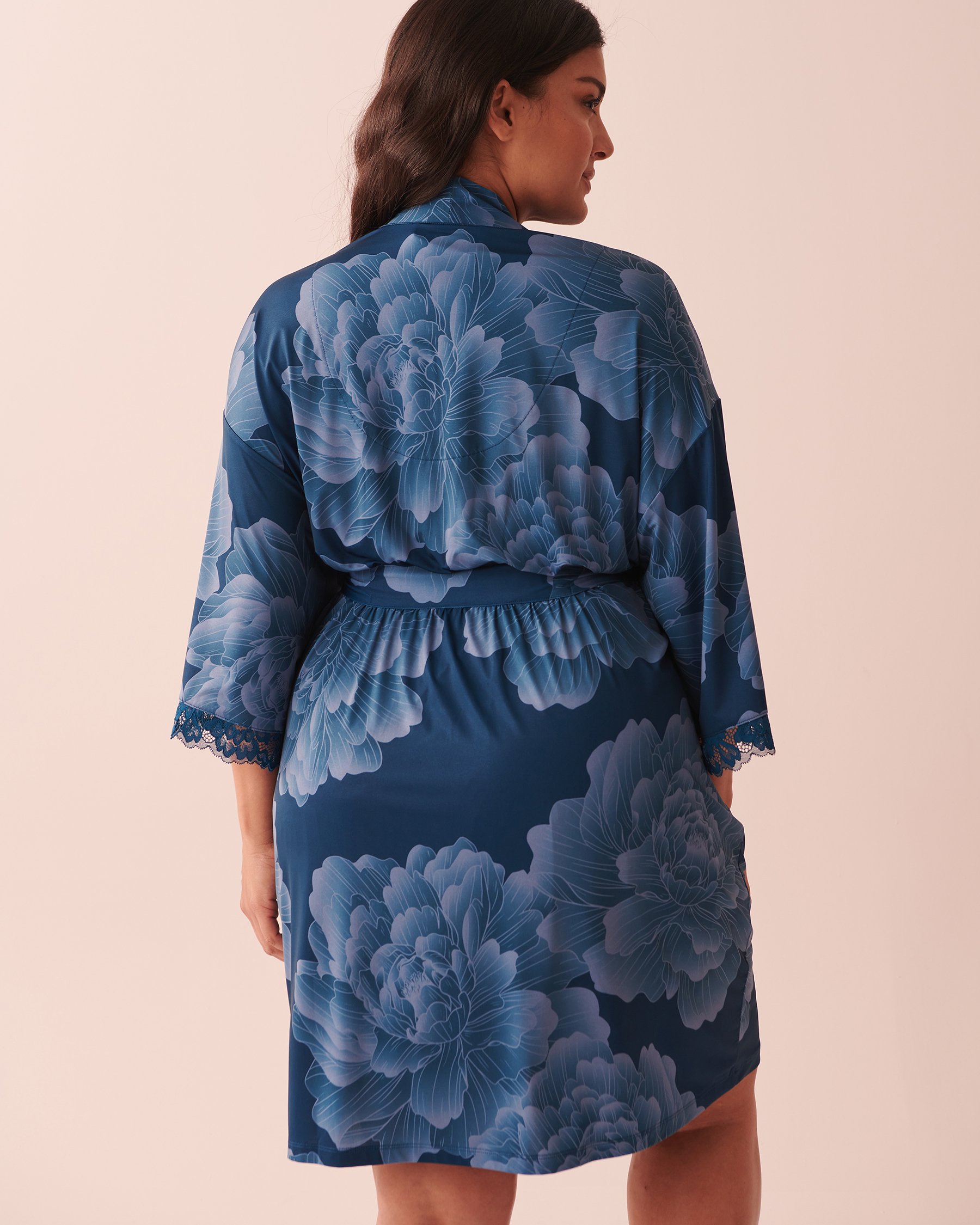 LA VIE EN ROSE Recycled Fibers Lace Trim Kimono Midnight peony 60600059 - View3