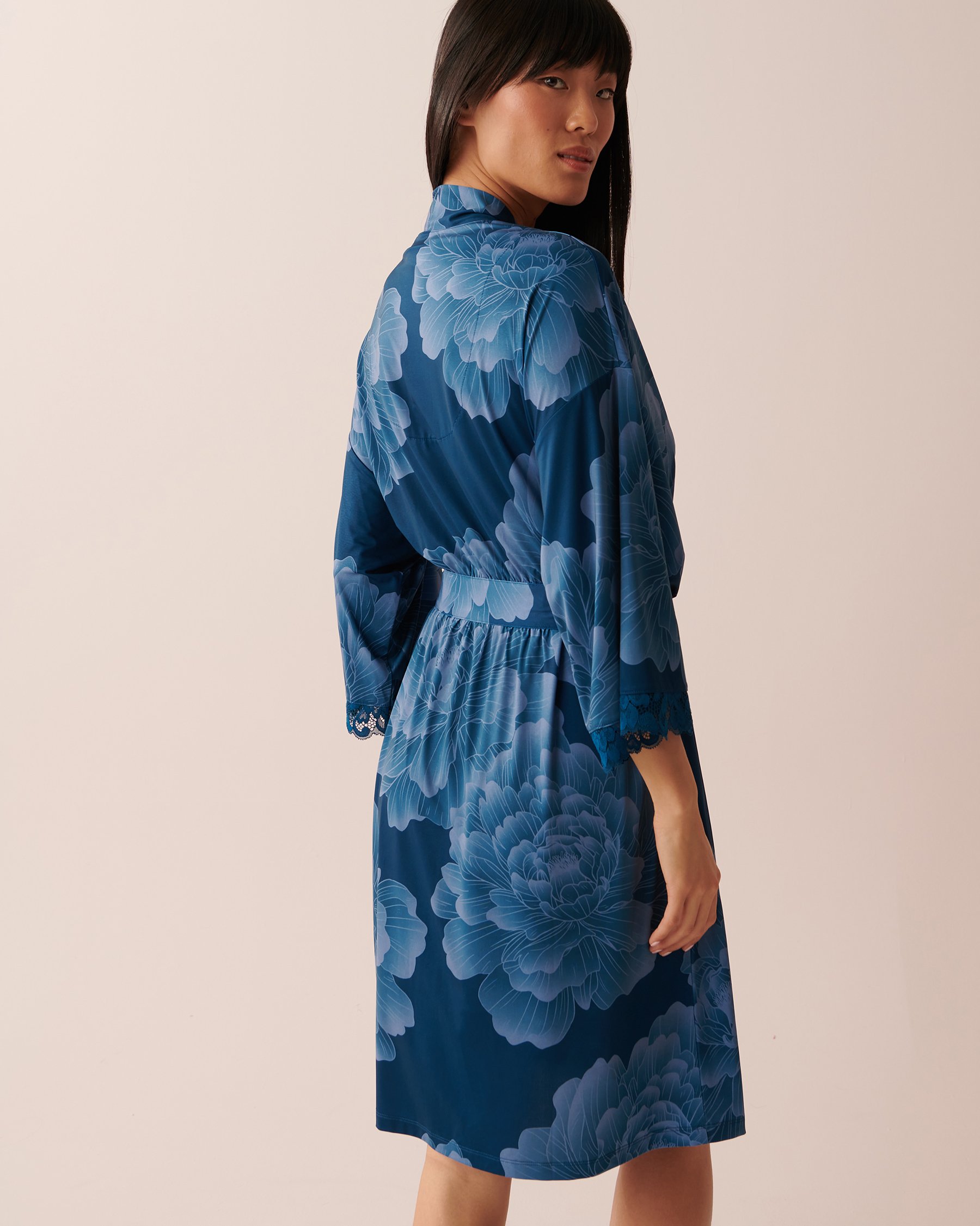 LA VIE EN ROSE Recycled Fibers Lace Trim Kimono Midnight peony 60600059 - View7