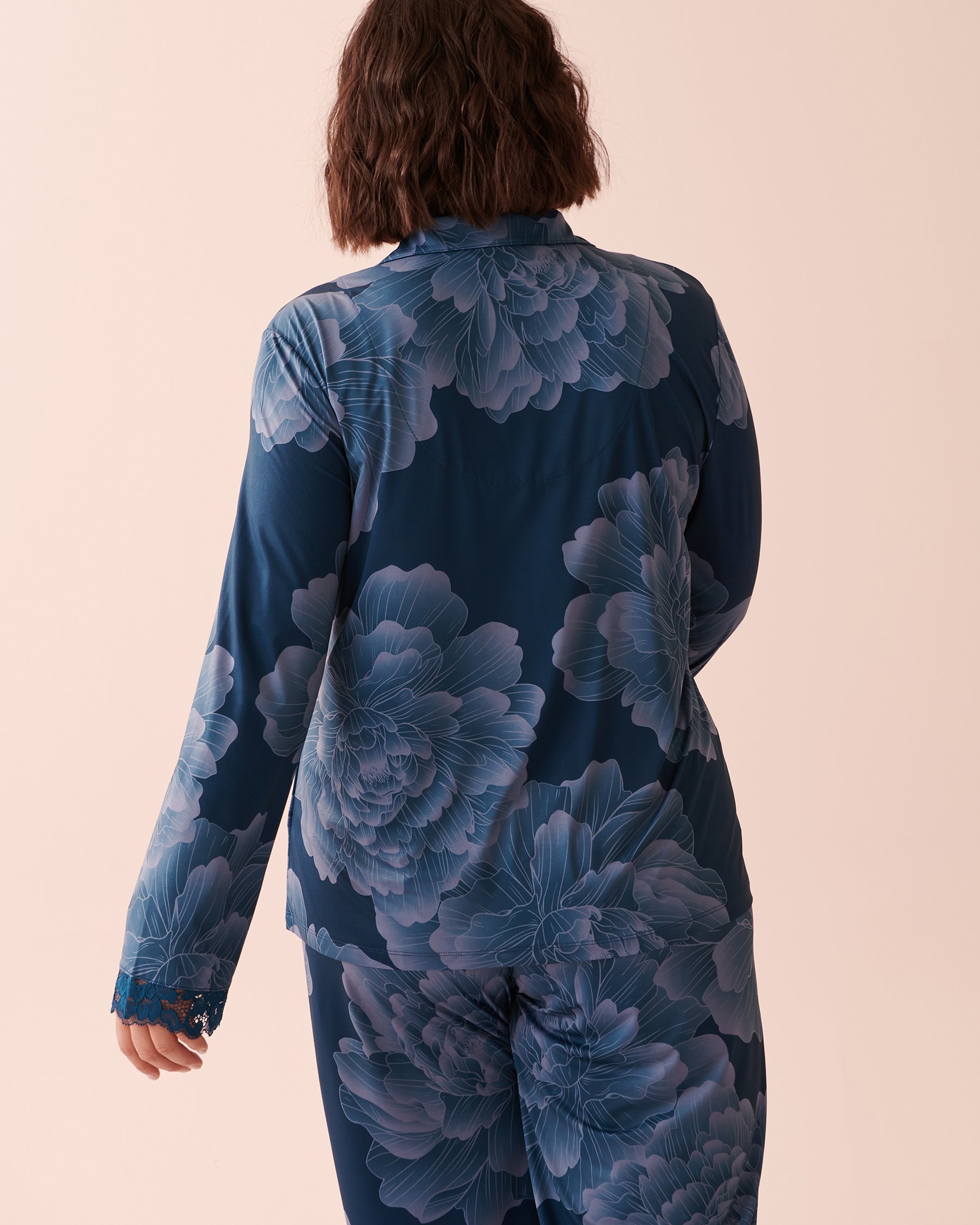 LA VIE EN ROSE Recycled Fibers Lace Trim Button-down Shirt Midnight peony 60100080 - View2