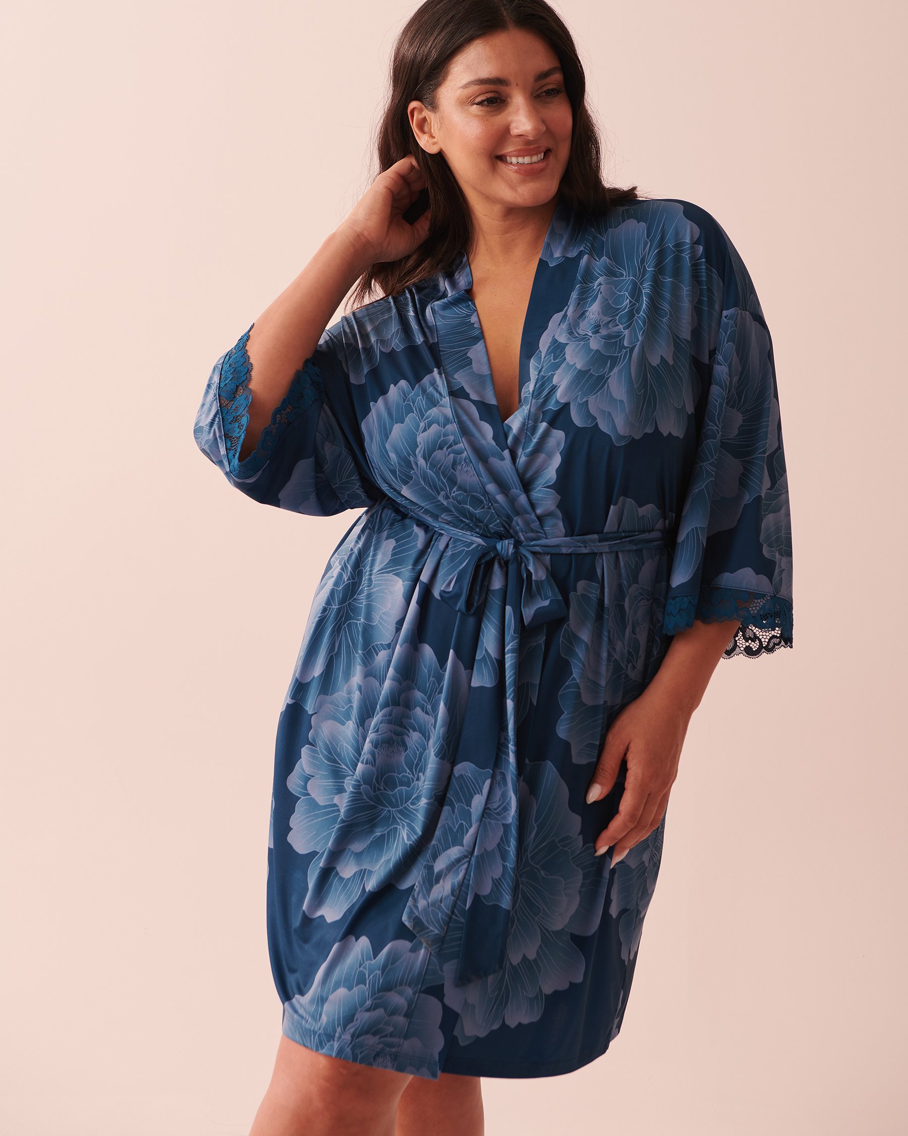 LA VIE EN ROSE Recycled Fibers Lace Trim Kimono Midnight peony 60600059 - View2