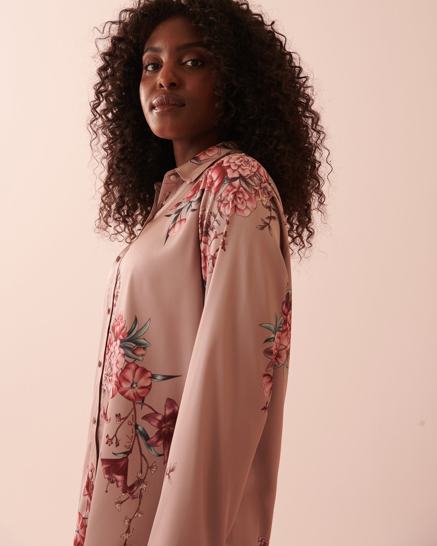 LA VIE EN ROSE Satin Long Sleeve Button-down Shirt Autumn blossoms 60100077 - View4