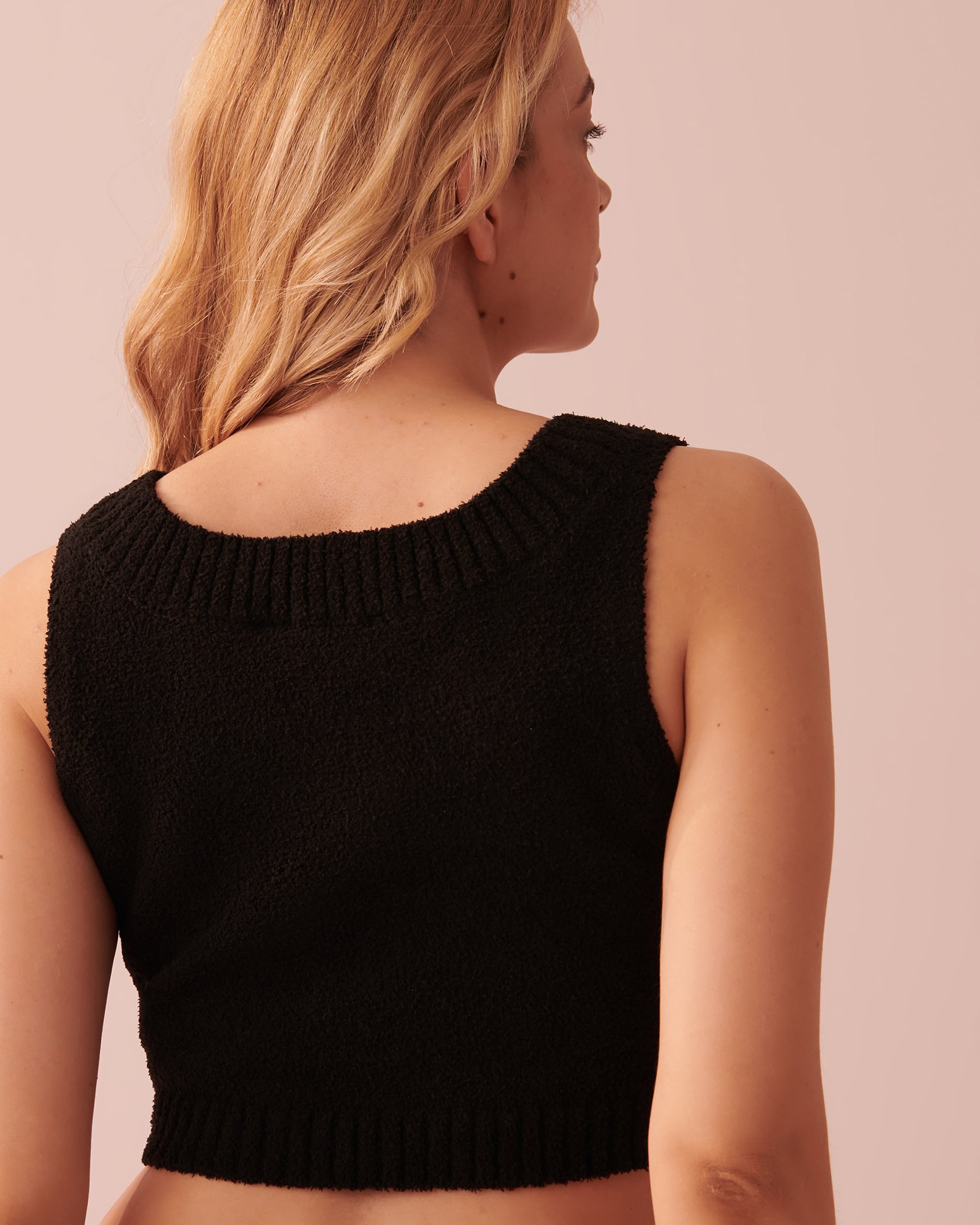 LA VIE EN ROSE Chenille Crop Cami Black 50100069 - View2