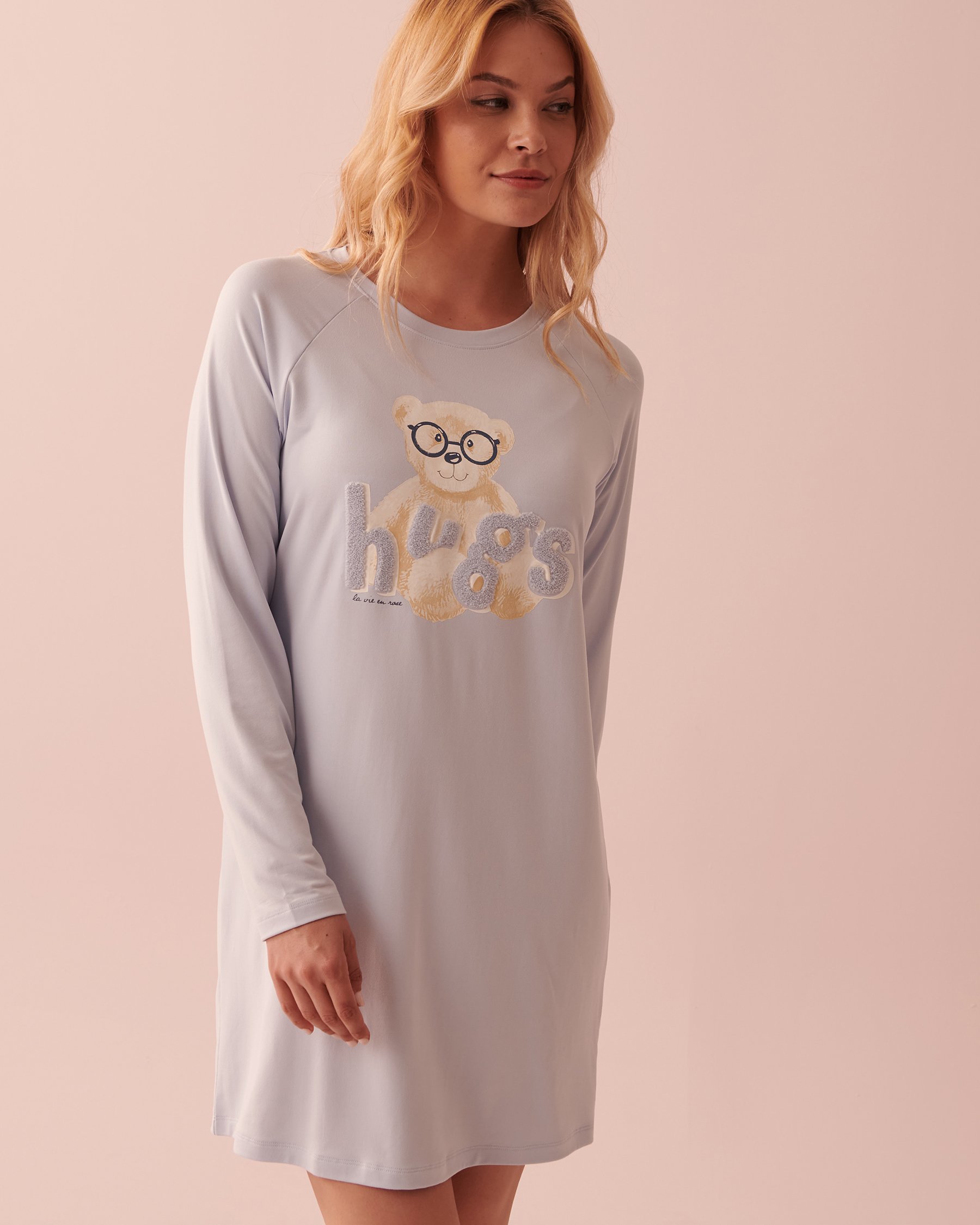 LA VIE EN ROSE Chemise de nuit ultra douce à motif ourson intello Bleu clair 40500296 - Voir1