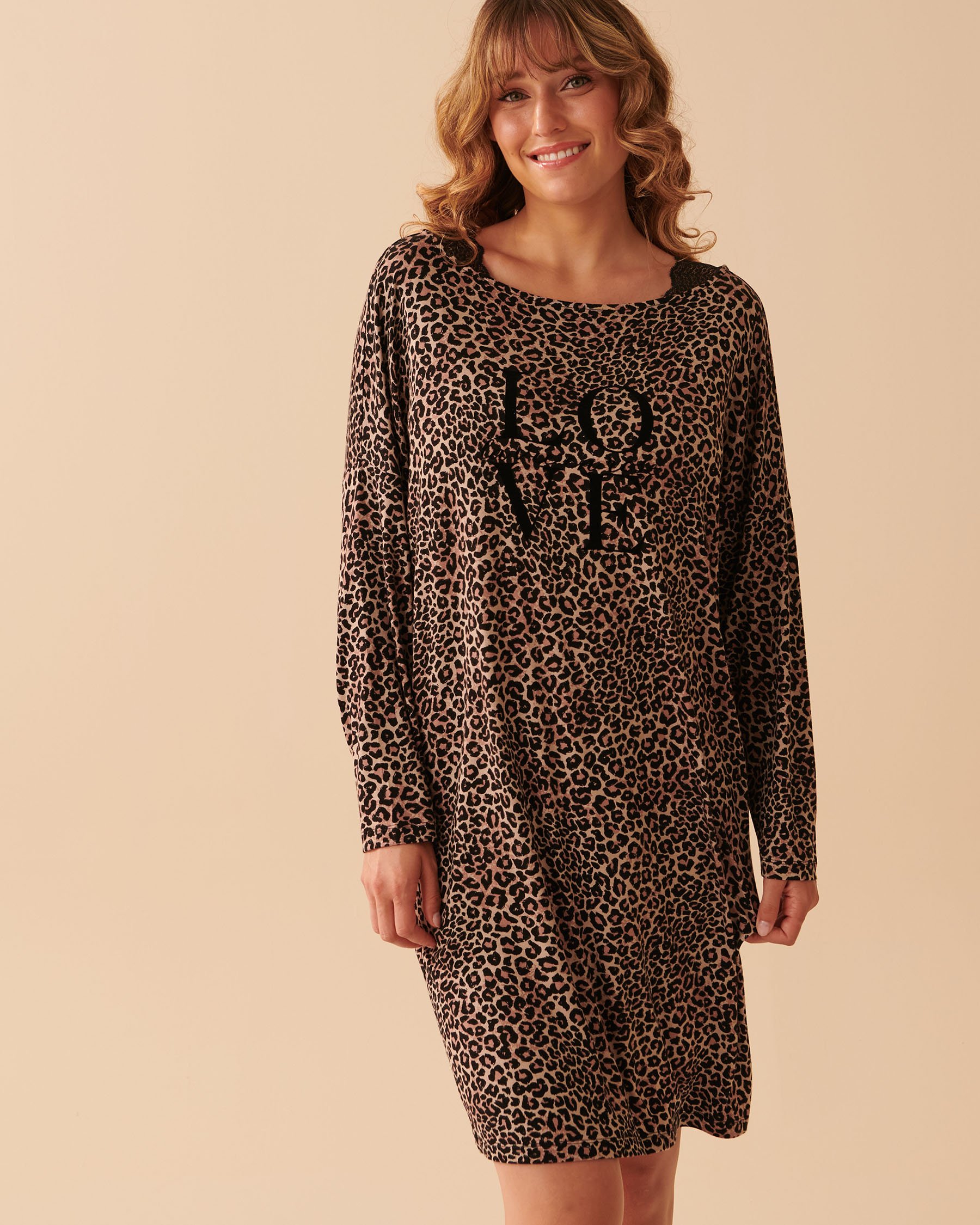 LA VIE EN ROSE Chemise de nuit manches longues en jersey doux Léopard 40500303 - Voir1