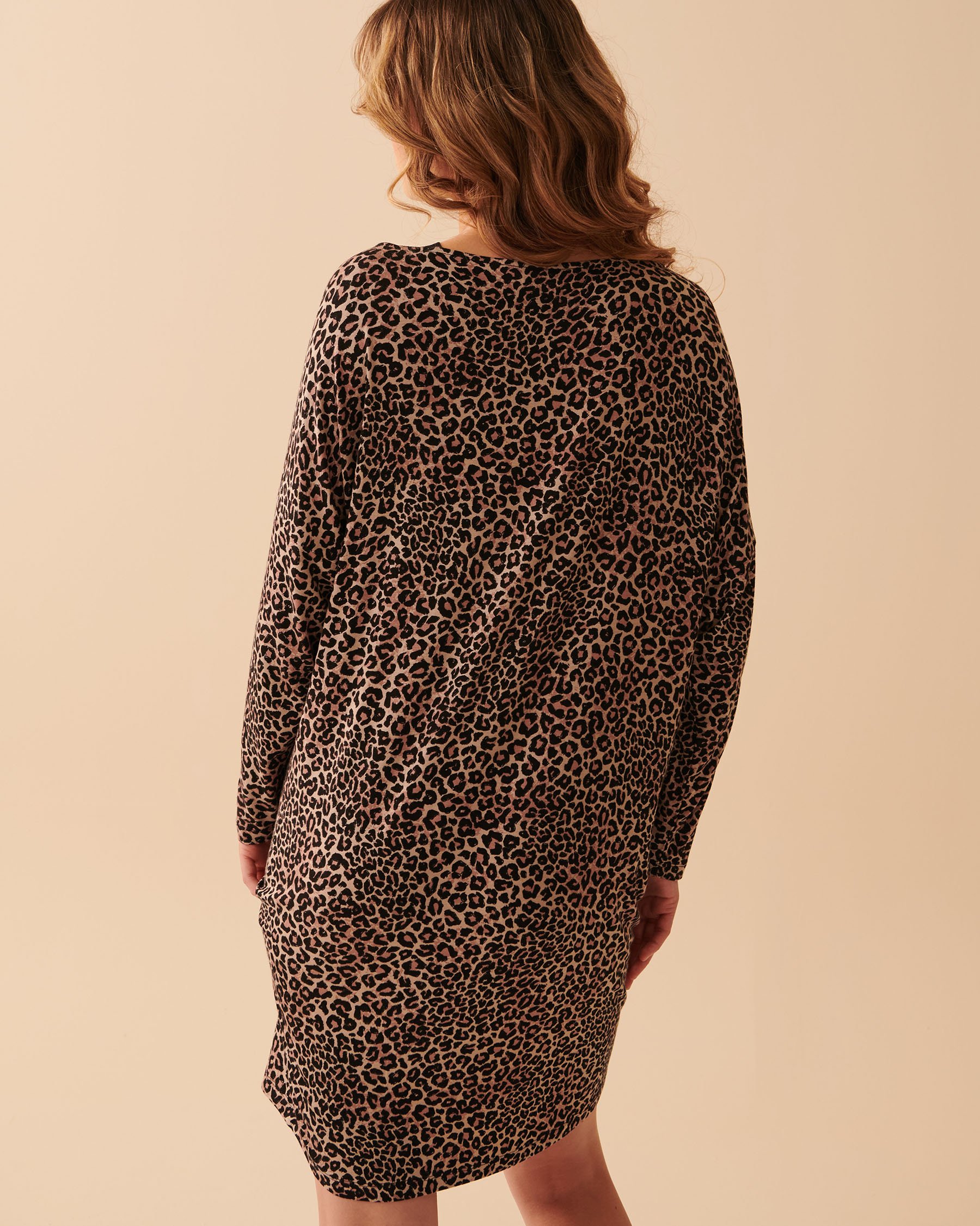 LA VIE EN ROSE Chemise de nuit manches longues en jersey doux Léopard 40500303 - Voir2