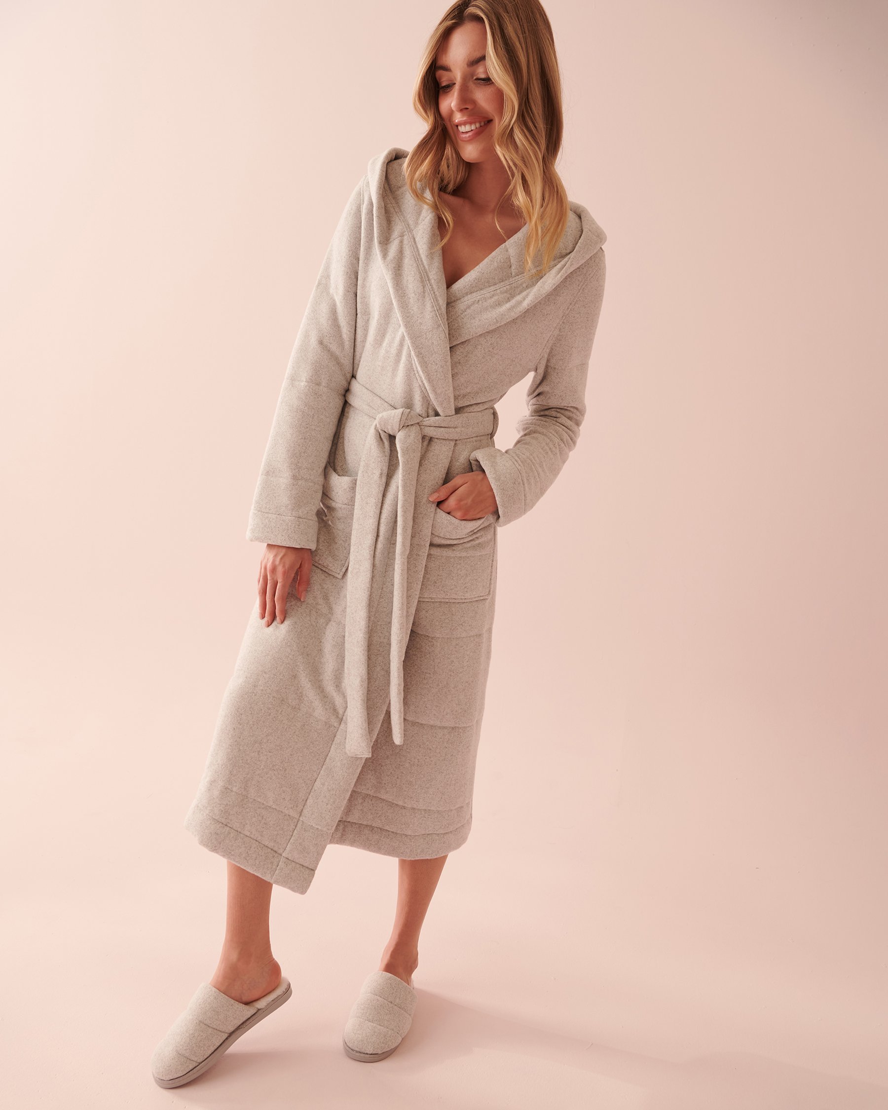 LA VIE EN ROSE Soft Knit Quilted Hooded Robe Dusty grey 40600143 - View6